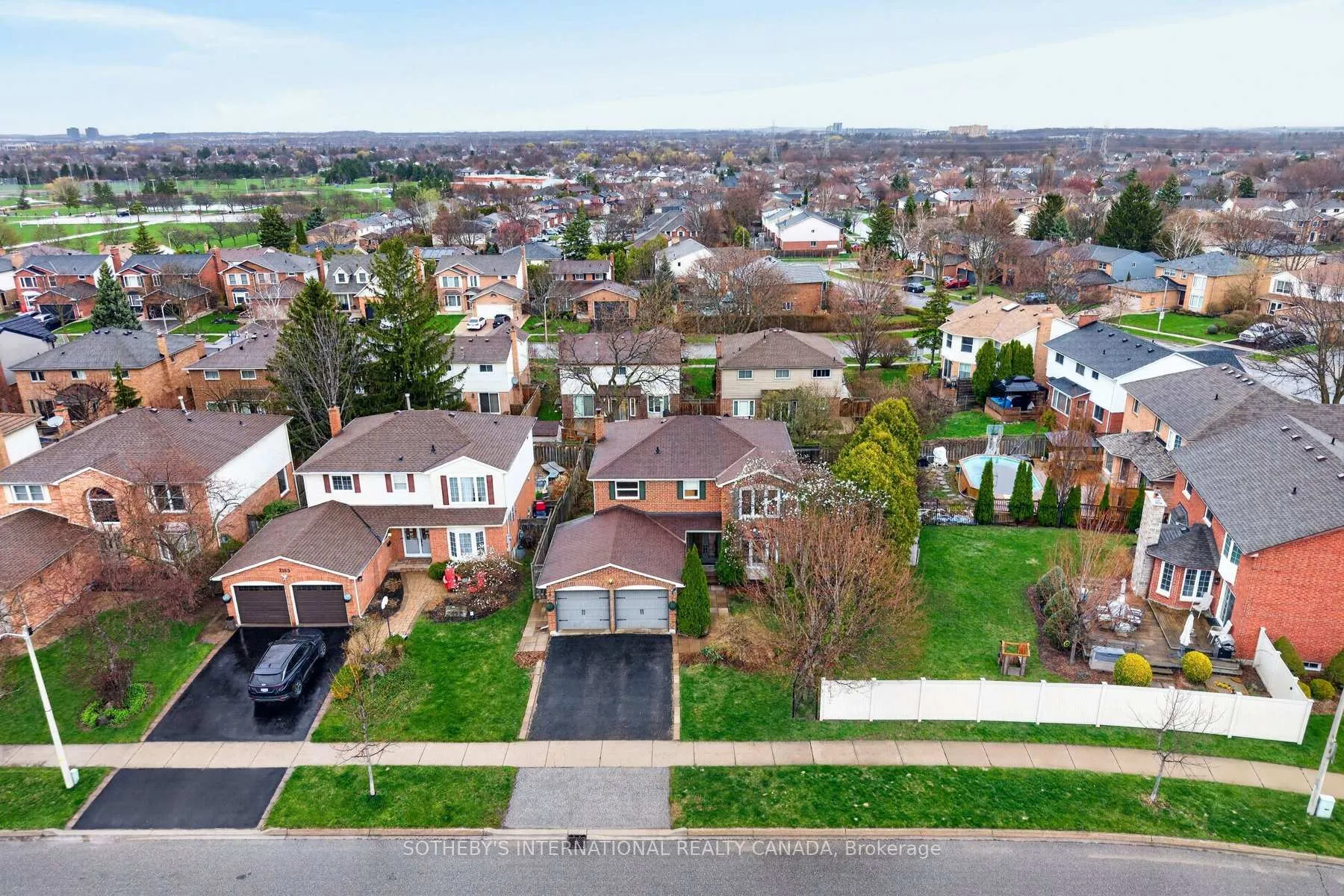 Photo 32 of 2163 Winding Way, Burlington, Headon — HOMEH