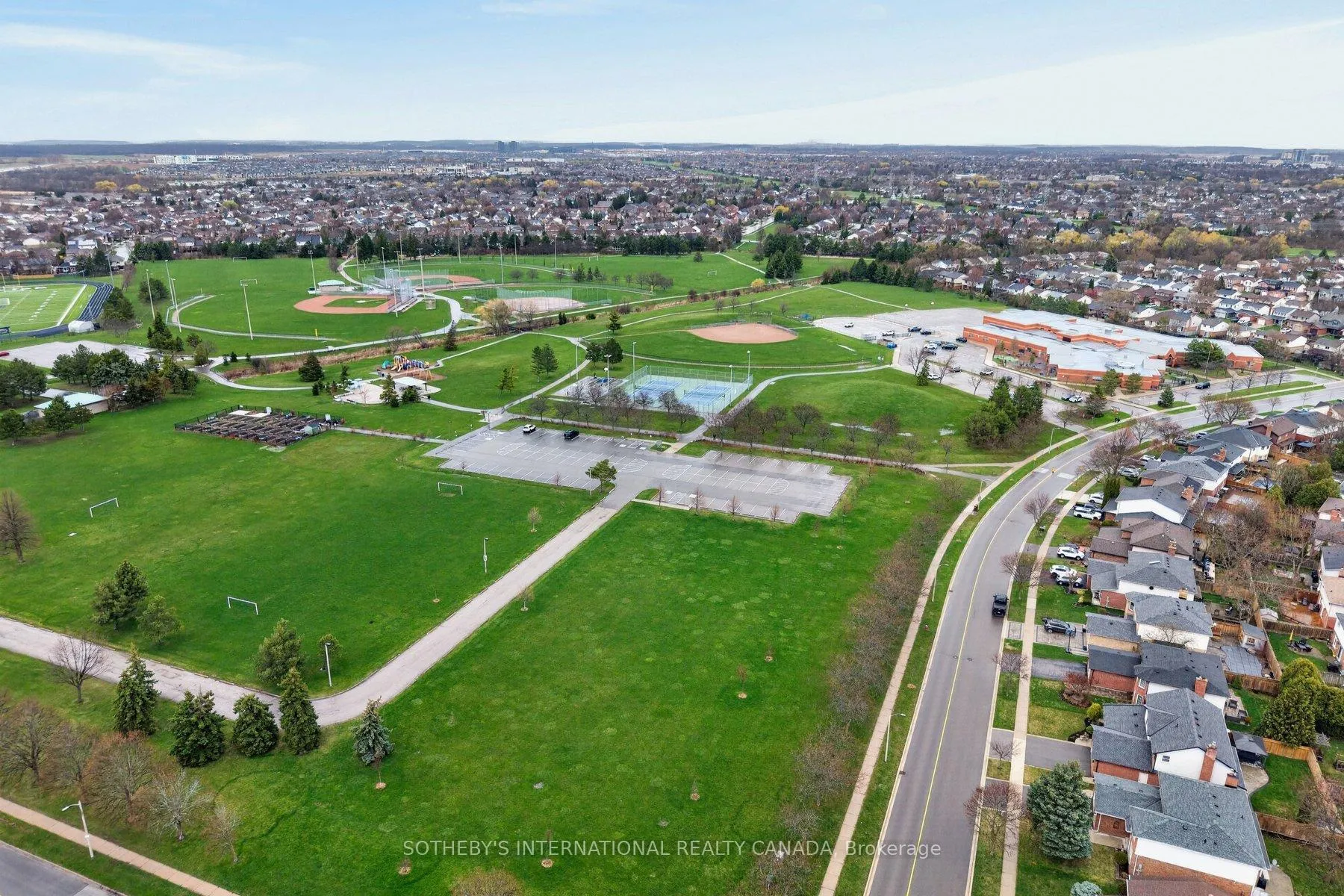 Photo 36 of 2163 Winding Way, Burlington, Headon — HOMEH