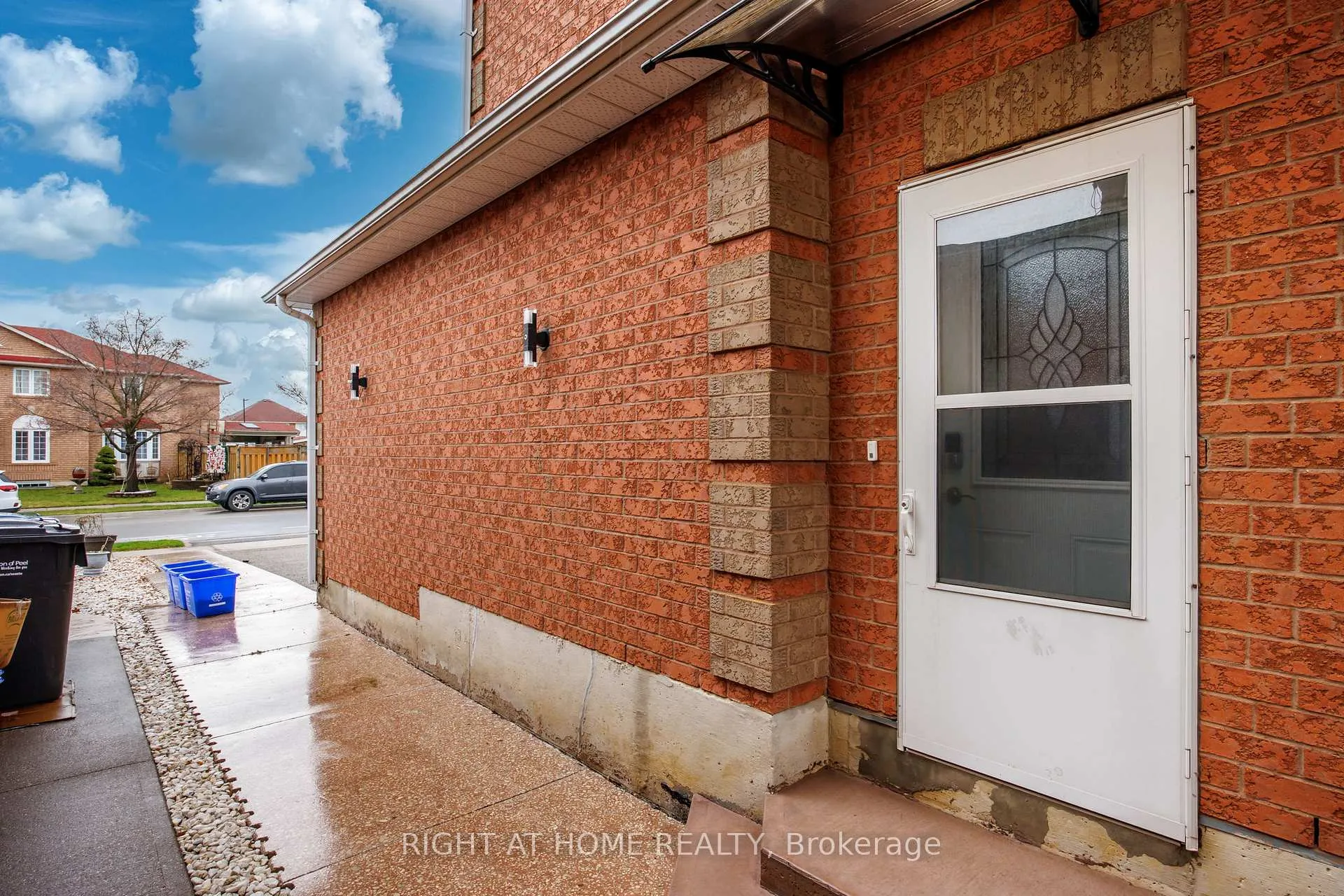 Photo 2 of Unit Basement, 14 Sterritt Drive, Brampton, Fletcher's West — HOMEH