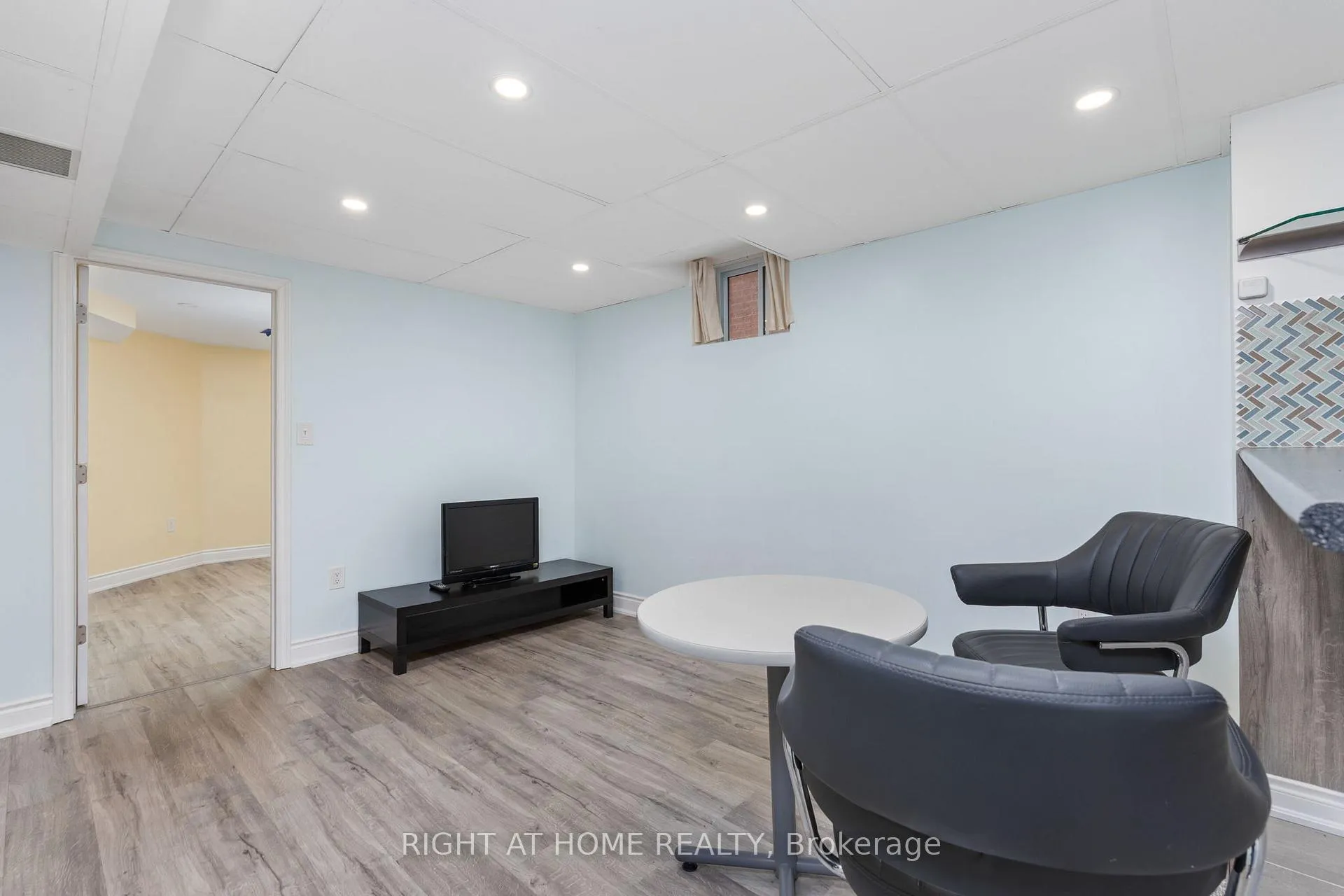 Photo 6 of Unit Basement, 14 Sterritt Drive, Brampton, Fletcher's West — HOMEH