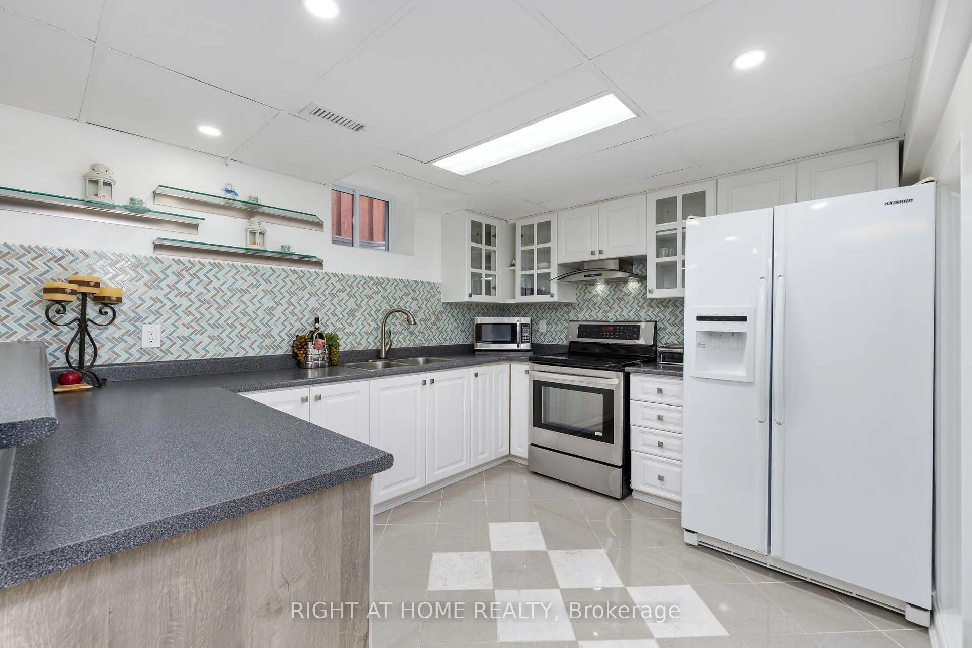 Photo 8 of Unit Basement, 14 Sterritt Drive, Brampton, Fletcher's West — HOMEH