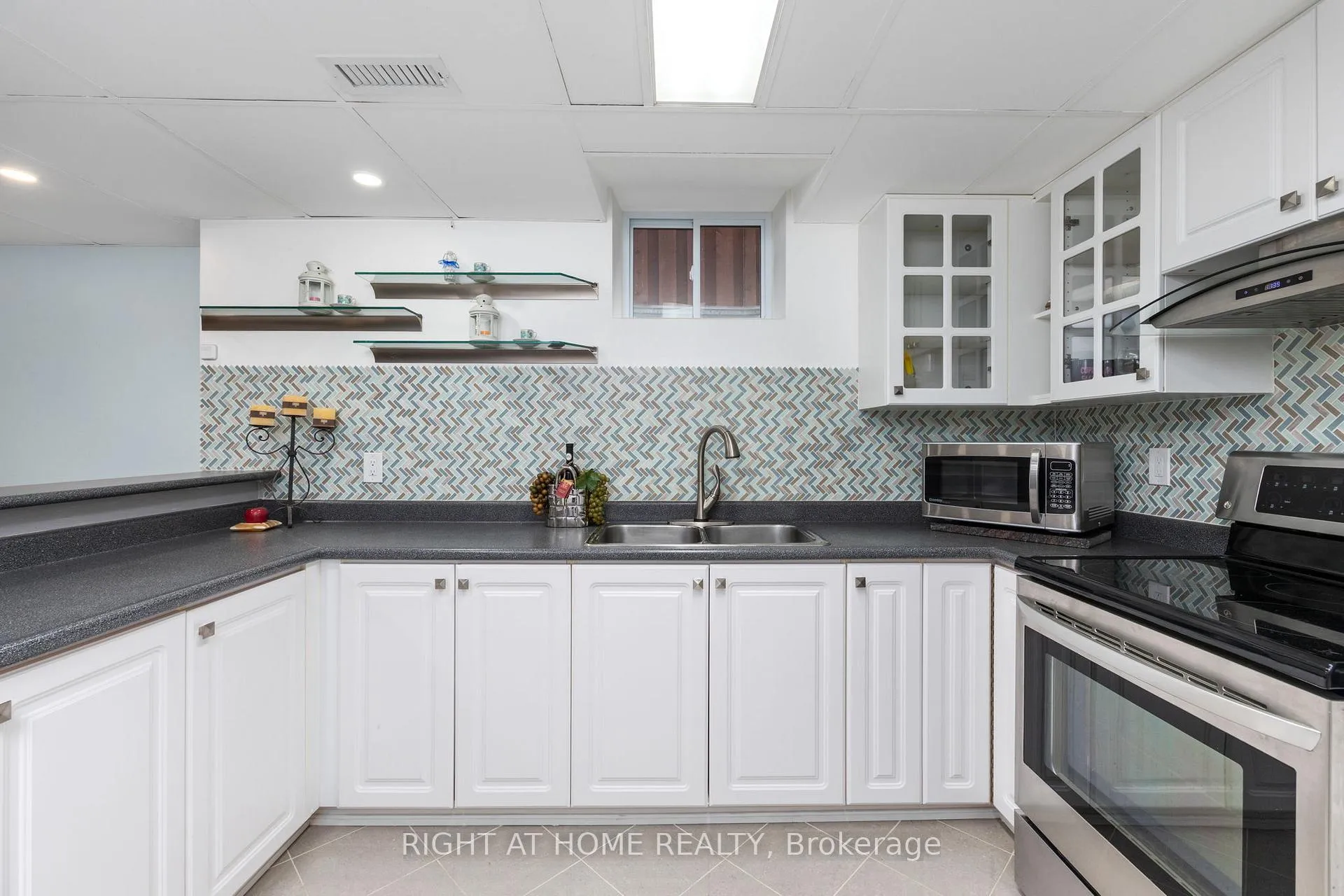 Photo 9 of Unit Basement, 14 Sterritt Drive, Brampton, Fletcher's West — HOMEH