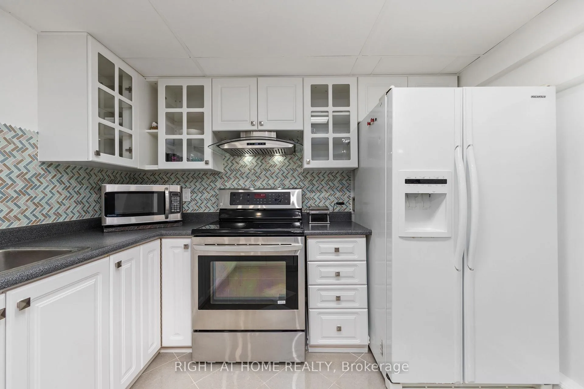 Photo 10 of Unit Basement, 14 Sterritt Drive, Brampton, Fletcher's West — HOMEH