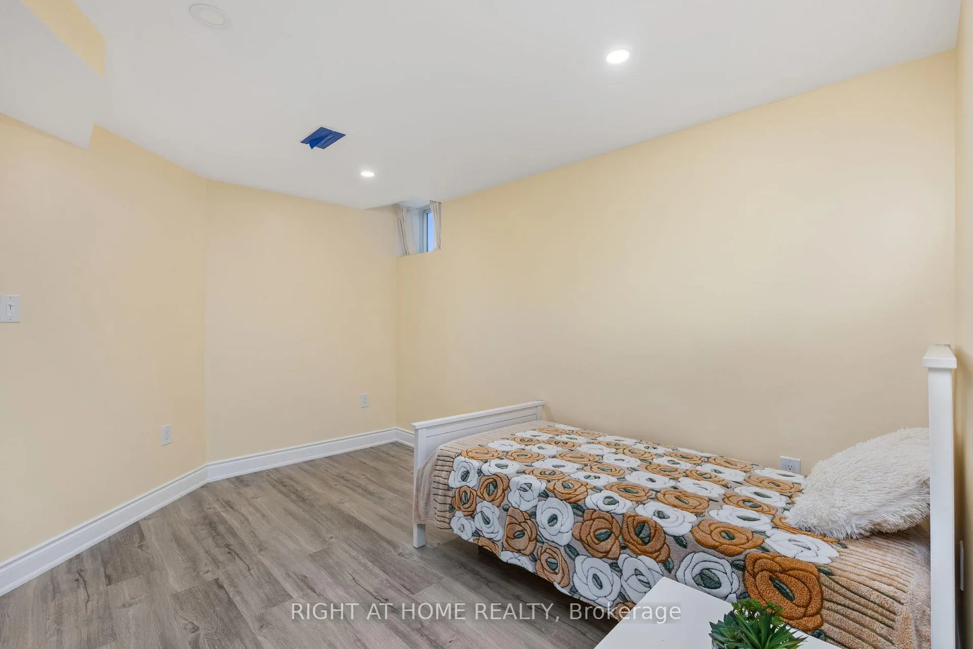 Photo 13 of Unit Basement, 14 Sterritt Drive, Brampton, Fletcher's West — HOMEH