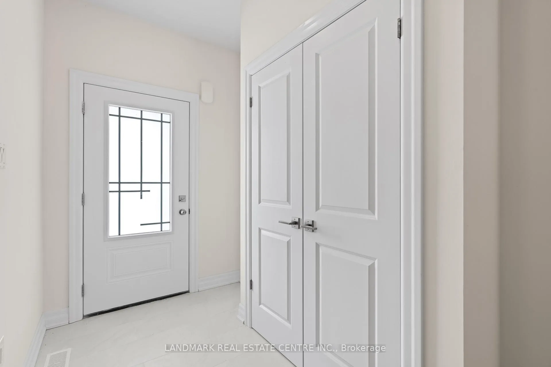 Photo 8 of 116 Forks Road E, Welland, Dain City — HOMEH
