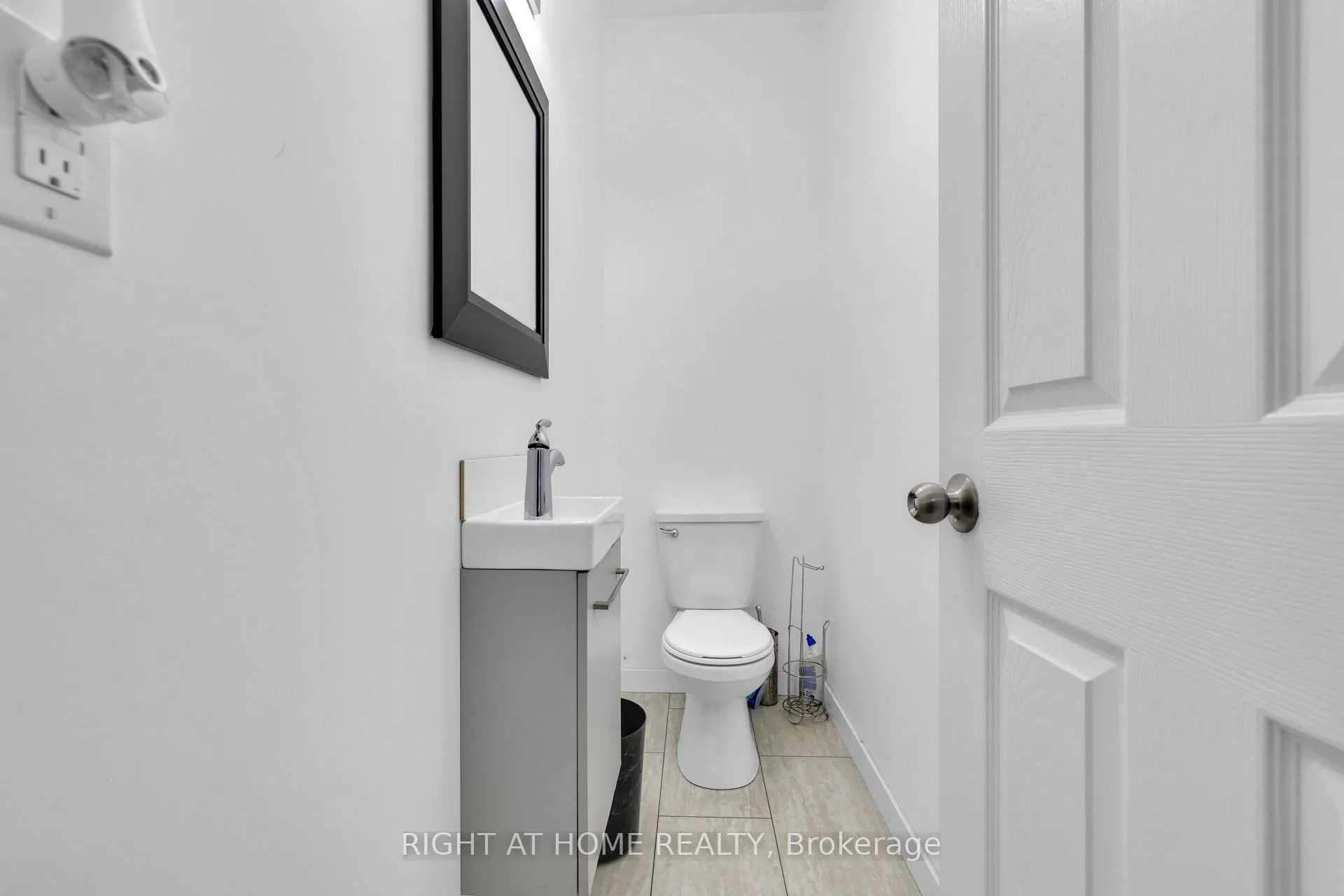 Photo 3 of 539 Campbell Avenue, Windsor — HOMEH