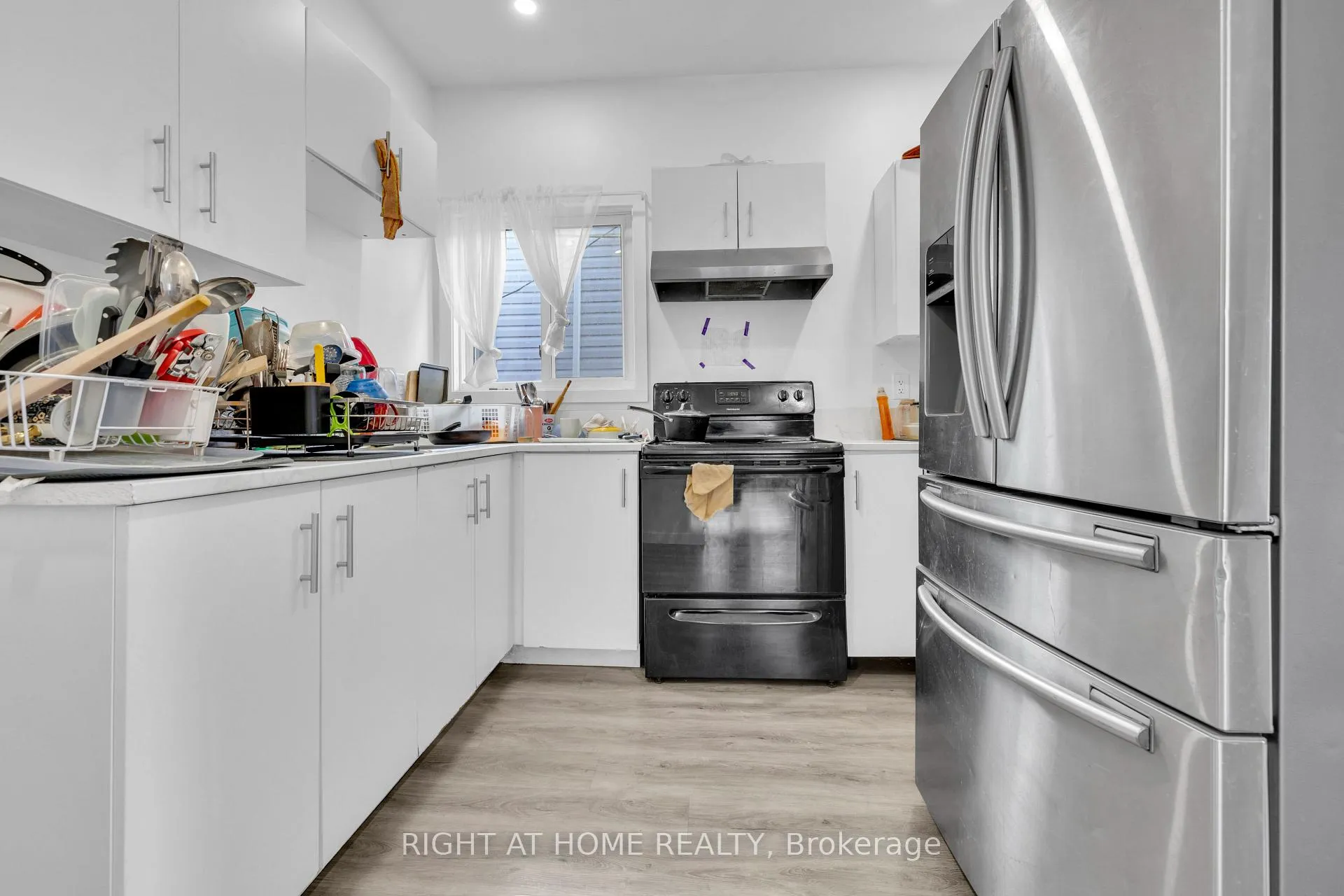 Photo 4 of 539 Campbell Avenue, Windsor — HOMEH
