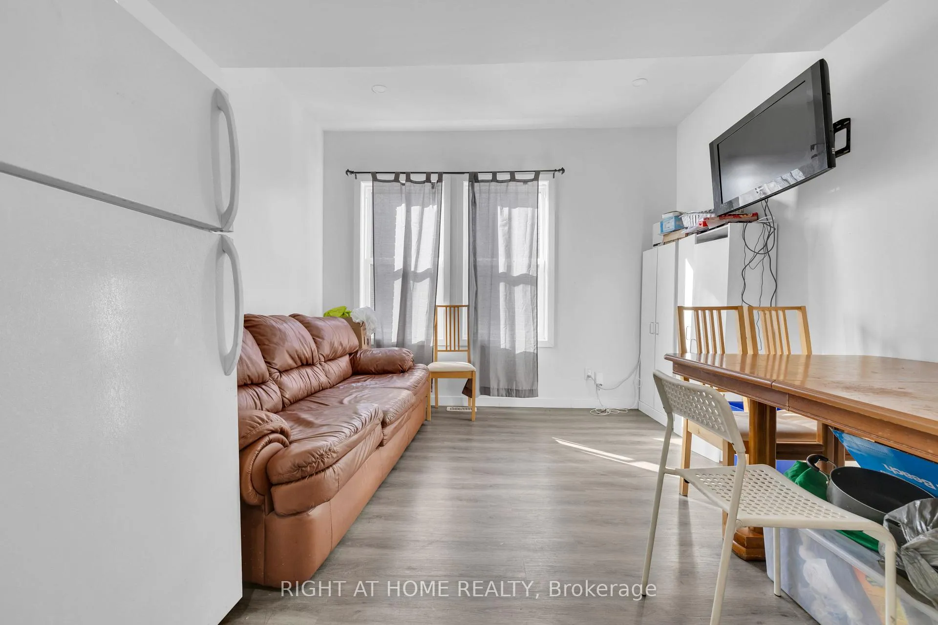 Photo 5 of 539 Campbell Avenue, Windsor — HOMEH