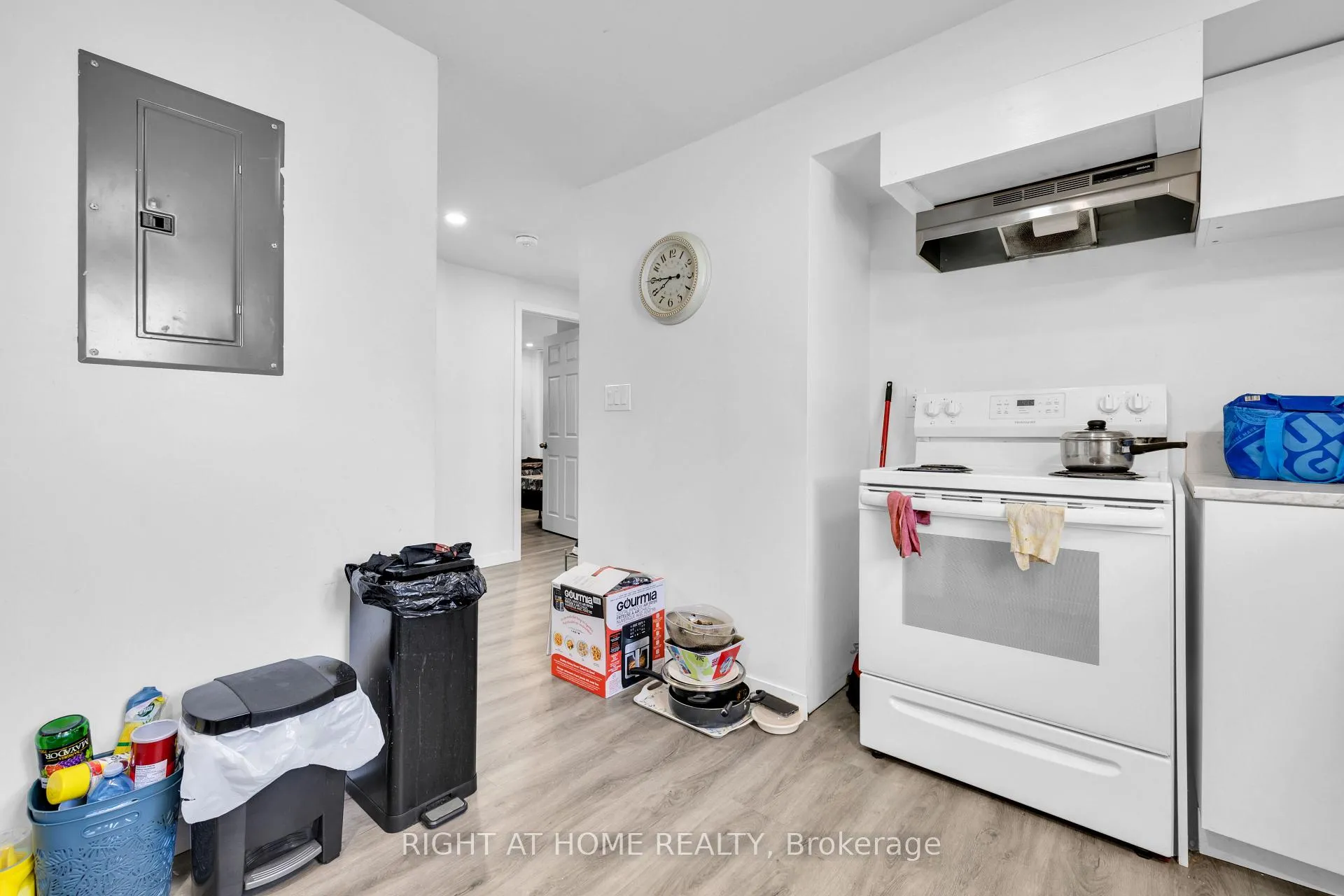 Photo 13 of 539 Campbell Avenue, Windsor — HOMEH