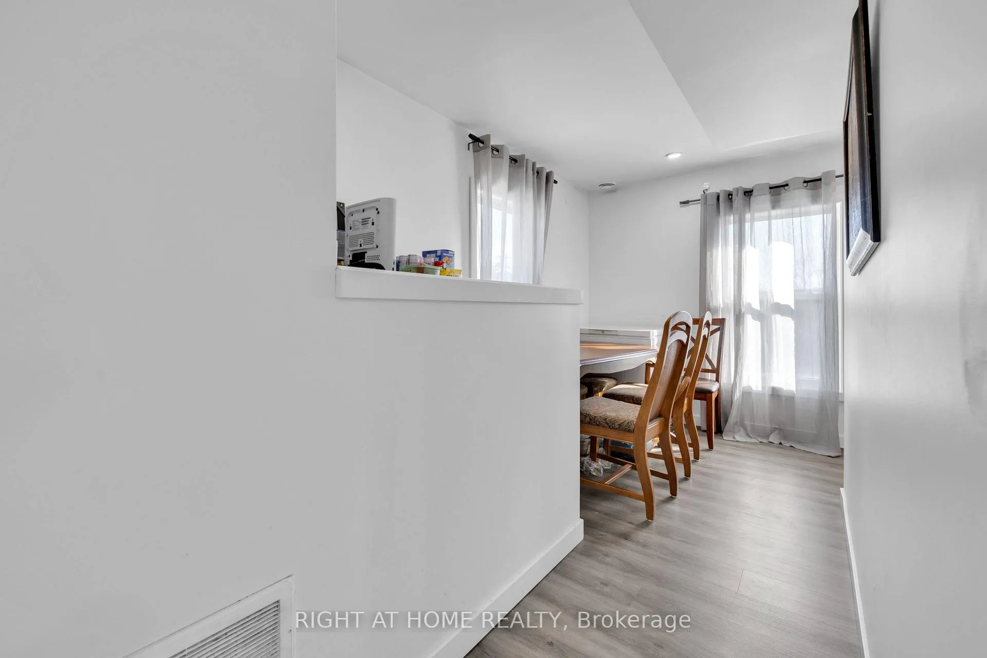Photo 14 of 539 Campbell Avenue, Windsor — HOMEH