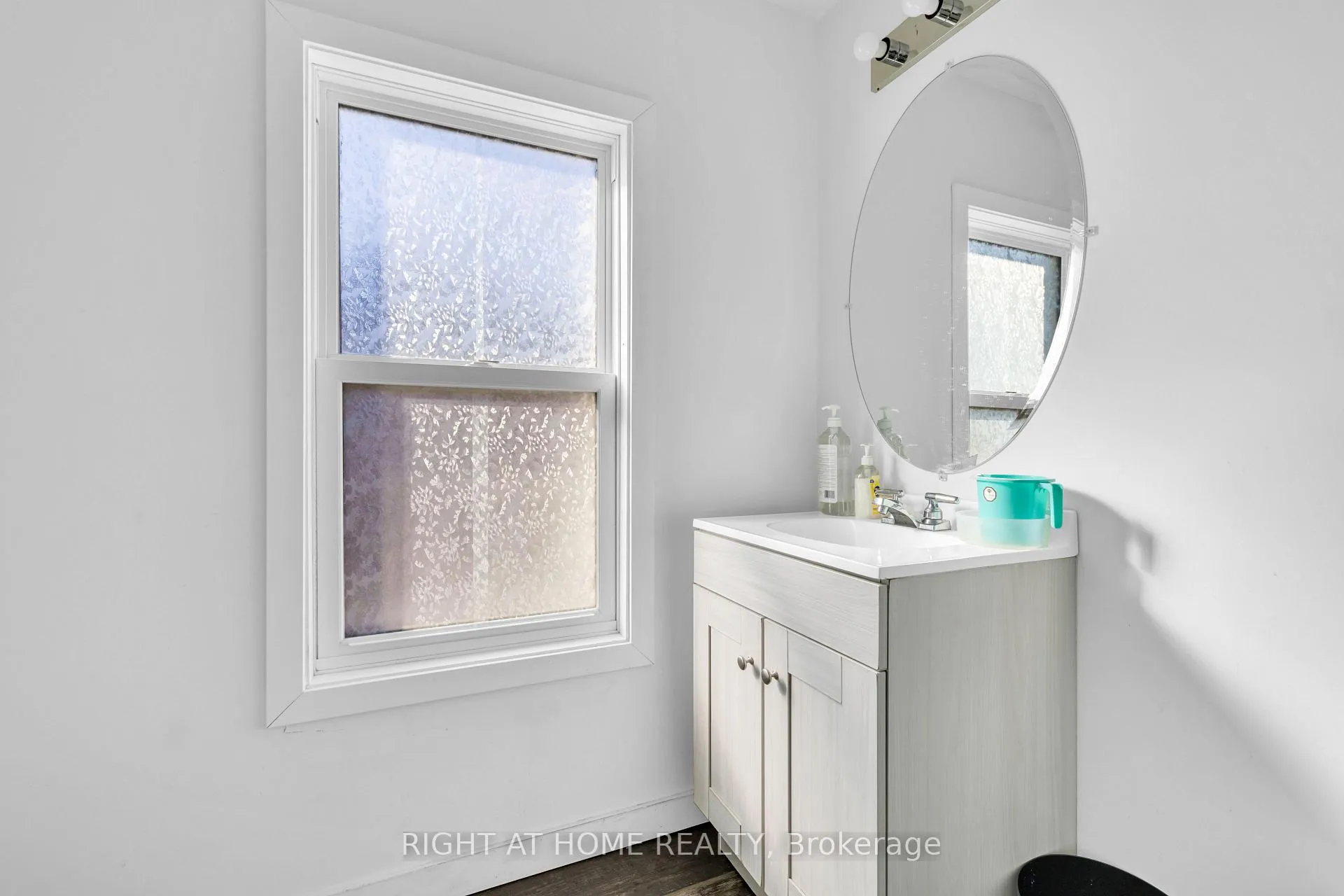 Photo 15 of 539 Campbell Avenue, Windsor — HOMEH