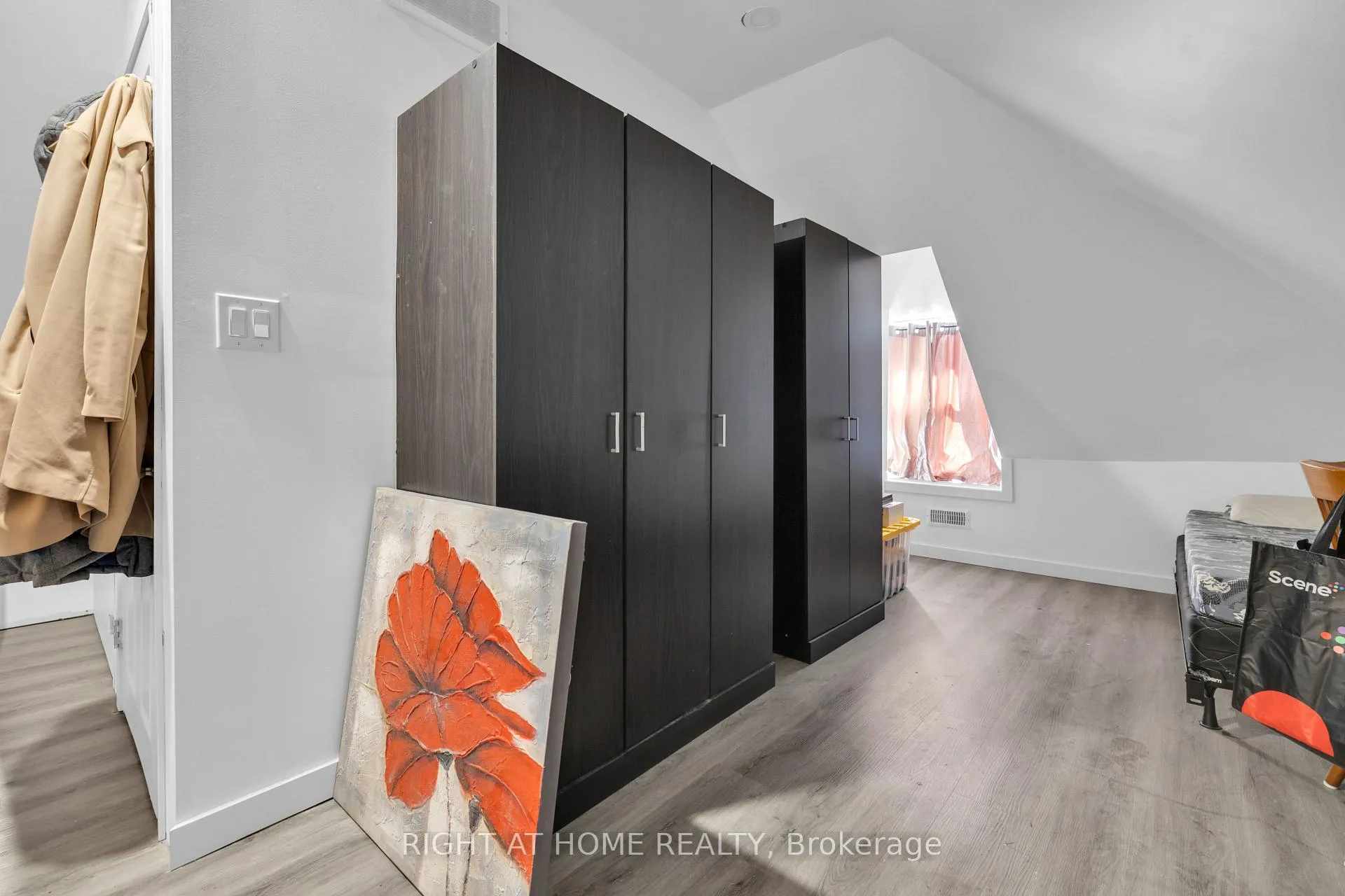 Photo 17 of 539 Campbell Avenue, Windsor — HOMEH