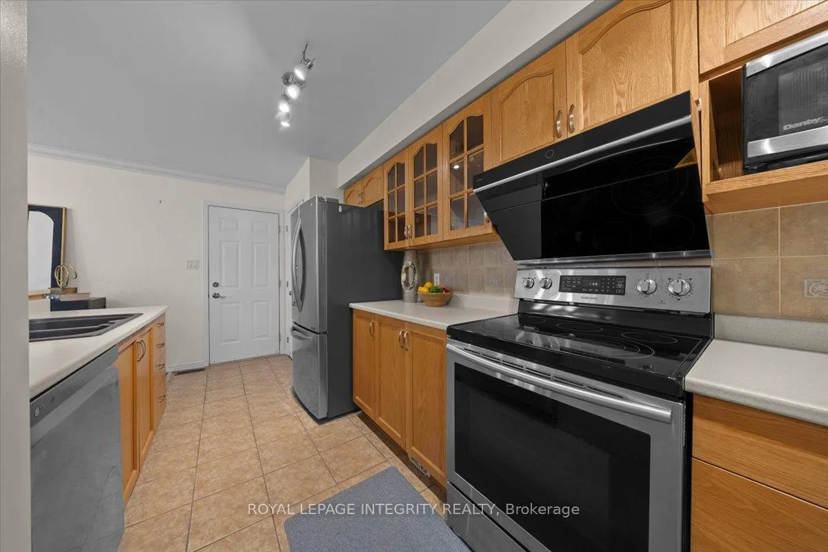 Photo 10 of 236 Wabiskaw Private, Ottawa, Barrhaven - Stonebridge — HOMEH