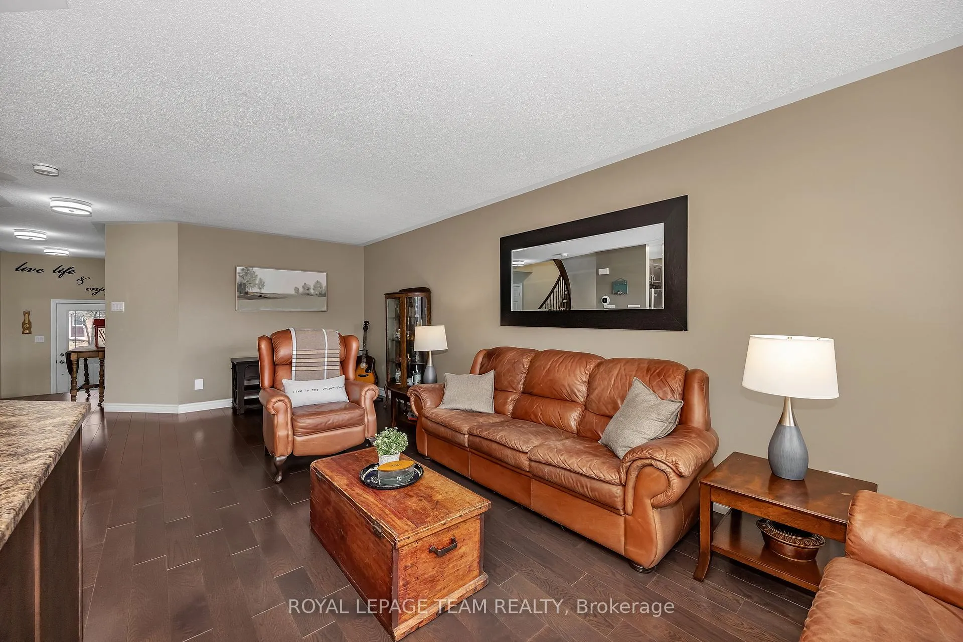 Photo 4 of 217 Hunterbrook Street, Ottawa, Kanata - Morgan's Grant/South March — HOMEH
