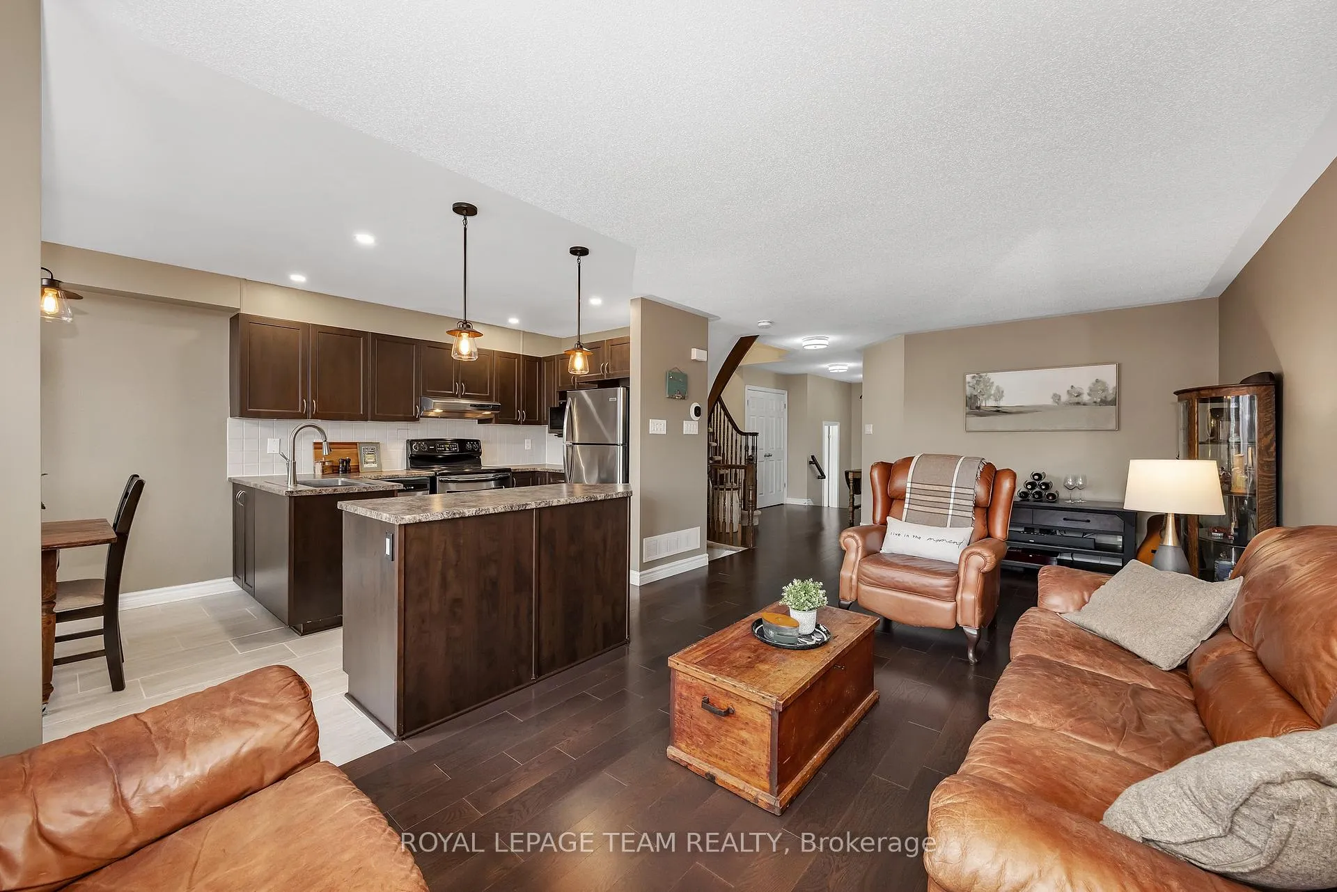 Photo 5 of 217 Hunterbrook Street, Ottawa, Kanata - Morgan's Grant/South March — HOMEH