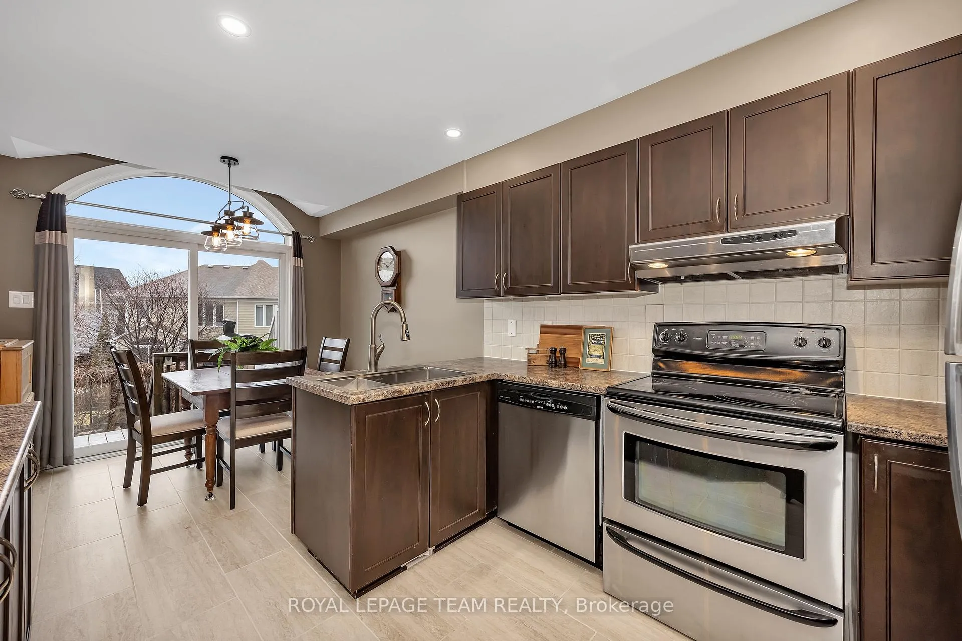 Photo 8 of 217 Hunterbrook Street, Ottawa, Kanata - Morgan's Grant/South March — HOMEH