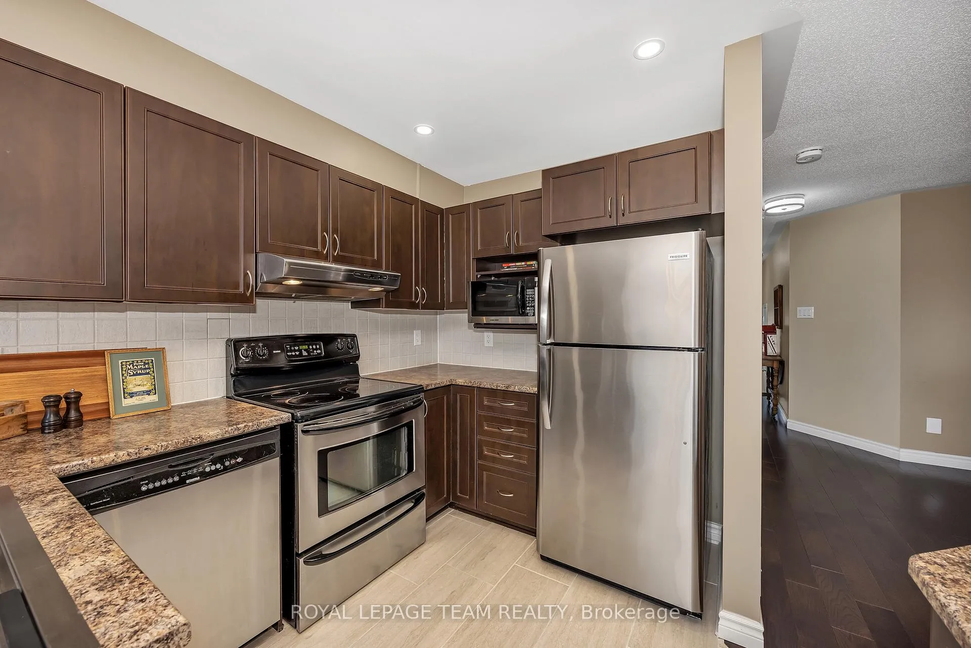 Photo 9 of 217 Hunterbrook Street, Ottawa, Kanata - Morgan's Grant/South March — HOMEH