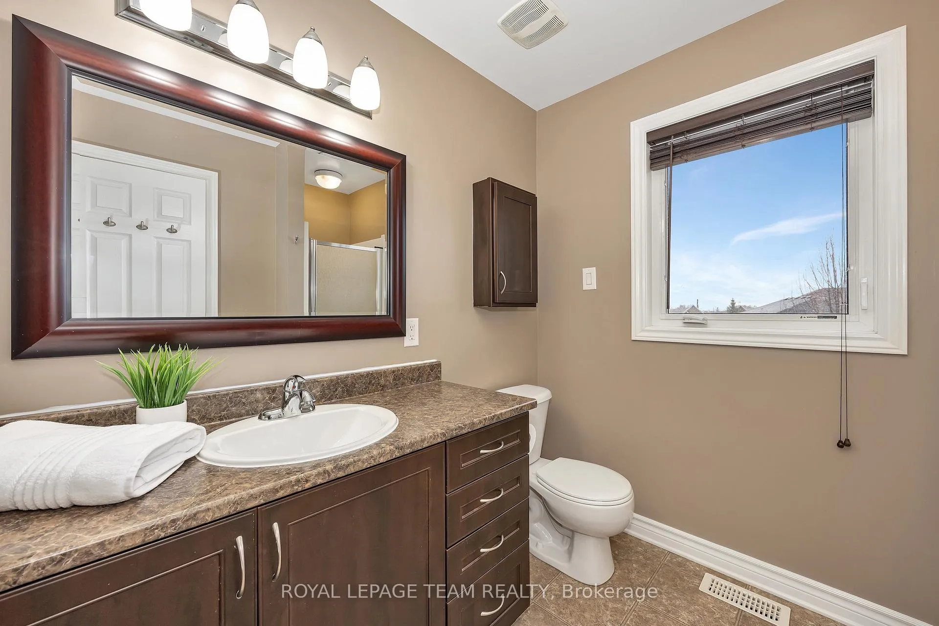 Photo 13 of 217 Hunterbrook Street, Ottawa, Kanata - Morgan's Grant/South March — HOMEH