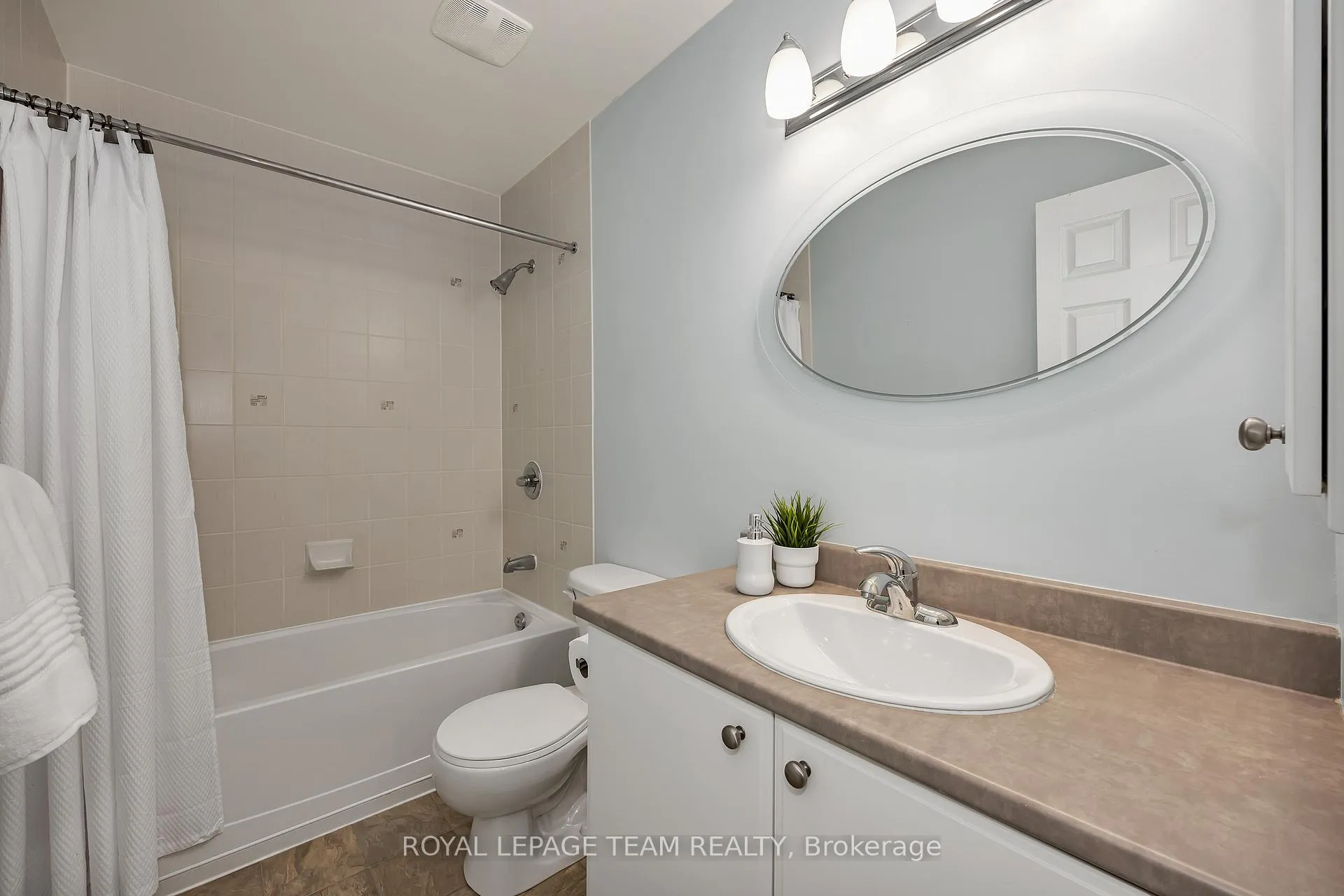 Photo 17 of 217 Hunterbrook Street, Ottawa, Kanata - Morgan's Grant/South March — HOMEH
