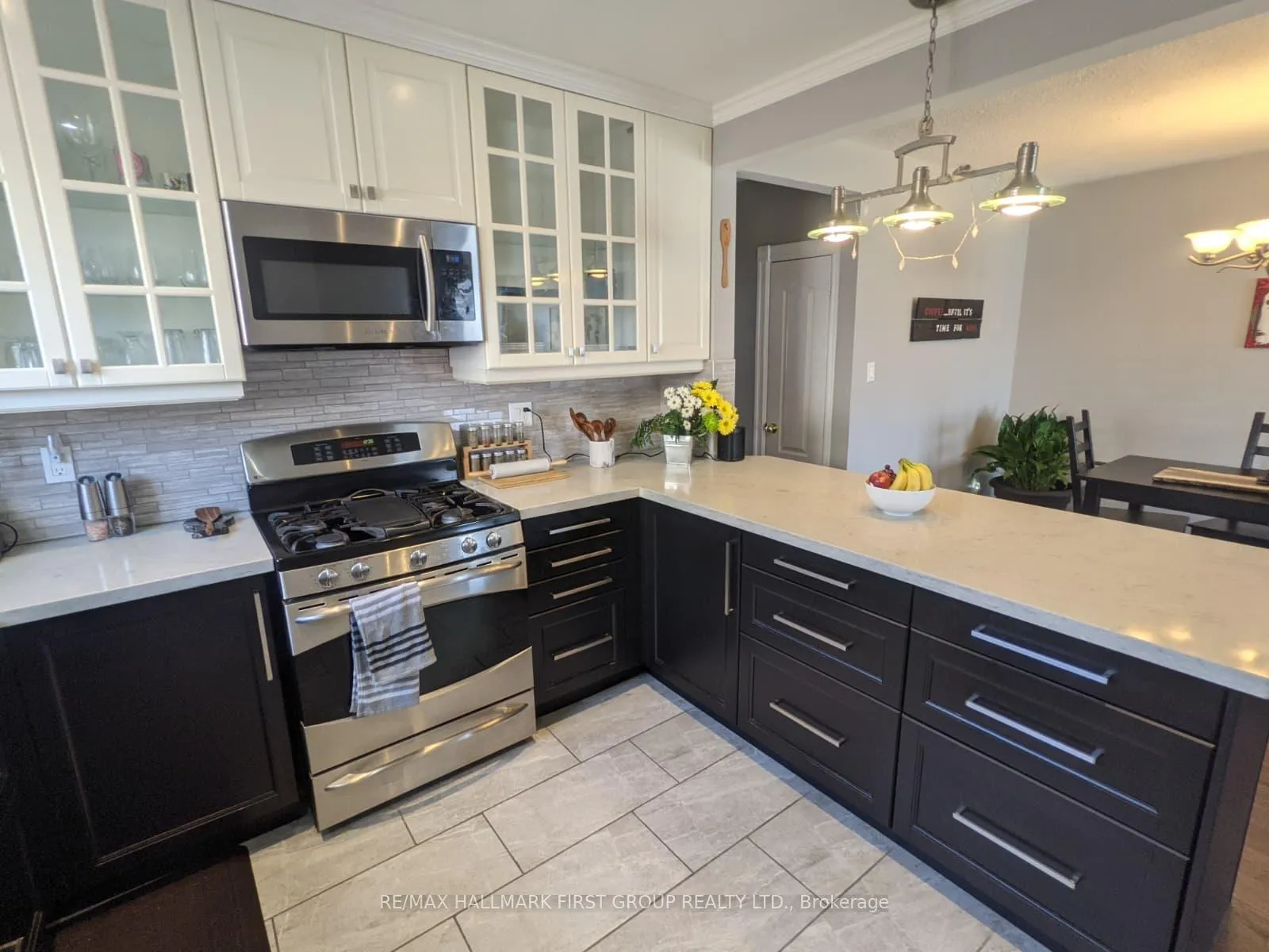 Photo 2 of 15 Thorncroft Crescent, Ajax, South East — HOMEH