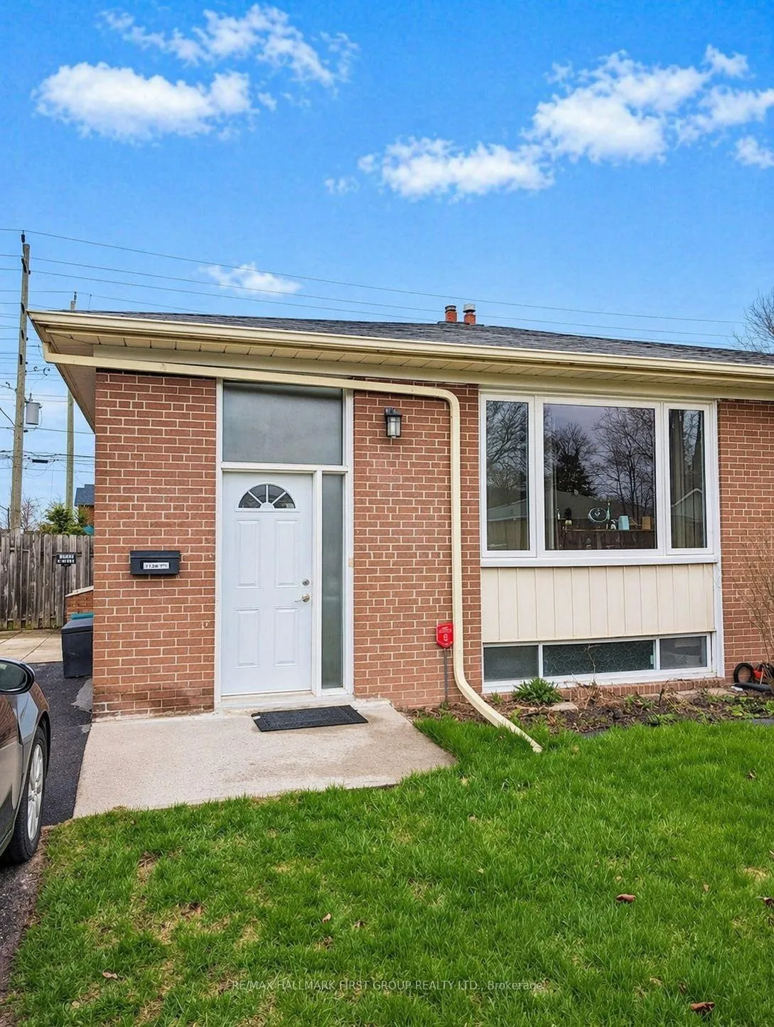 Photo 10 of 15 Thorncroft Crescent, Ajax, South East — HOMEH