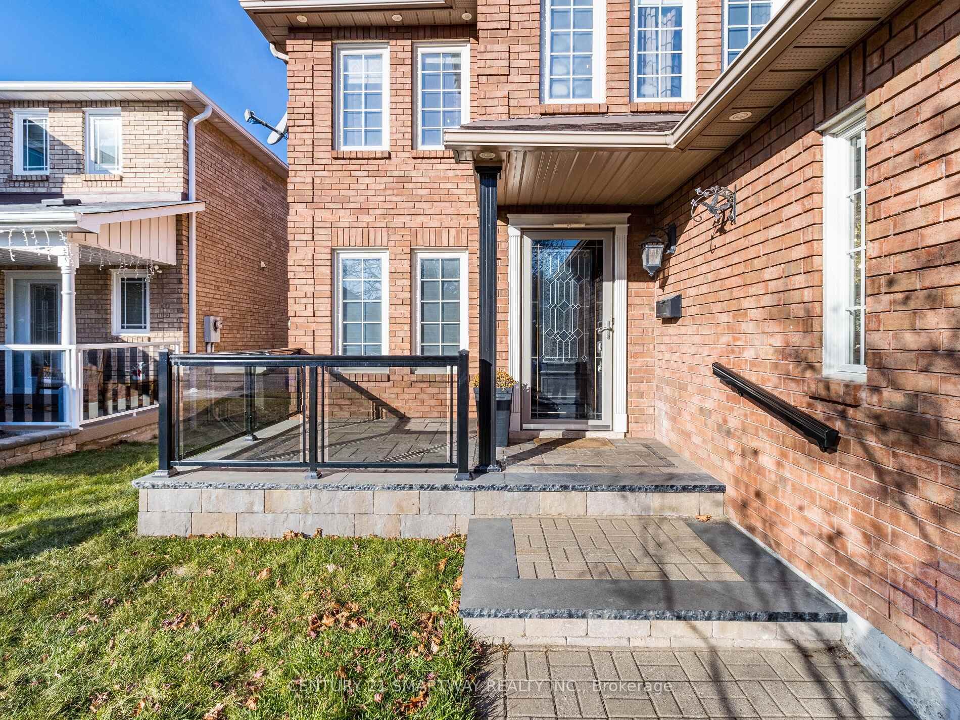 Photo 3 of 61 Keeble Crescent, Ajax, Central — HOMEH