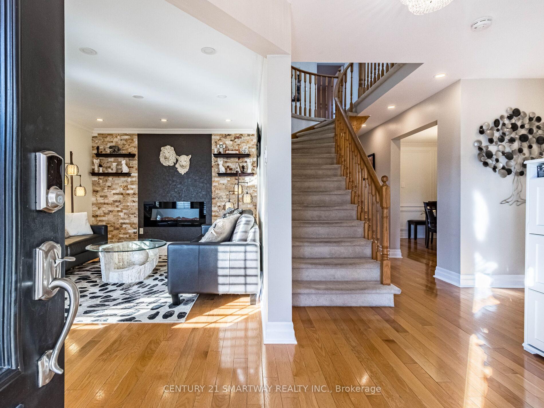 Photo 4 of 61 Keeble Crescent, Ajax, Central — HOMEH