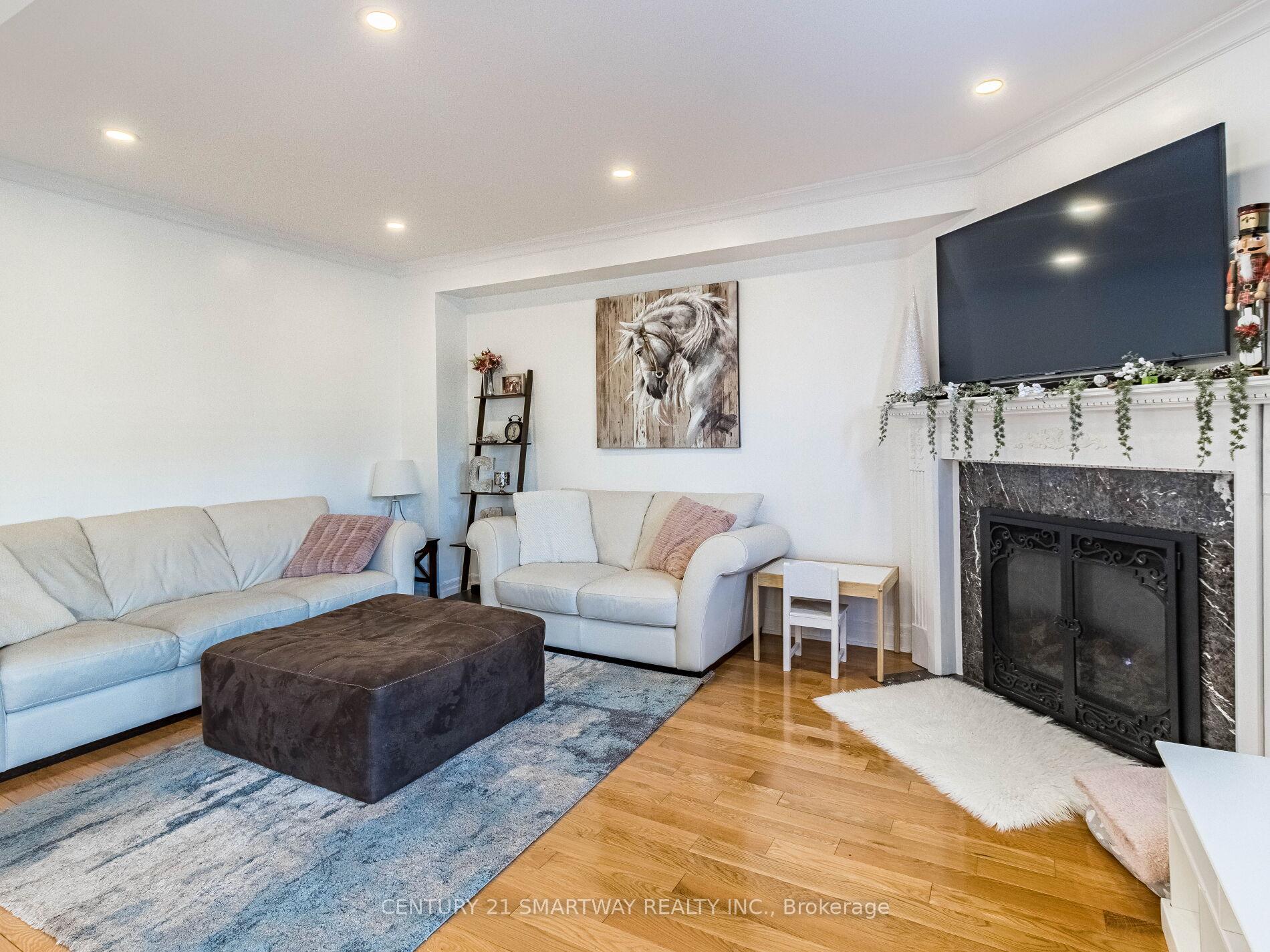 Photo 10 of 61 Keeble Crescent, Ajax, Central — HOMEH