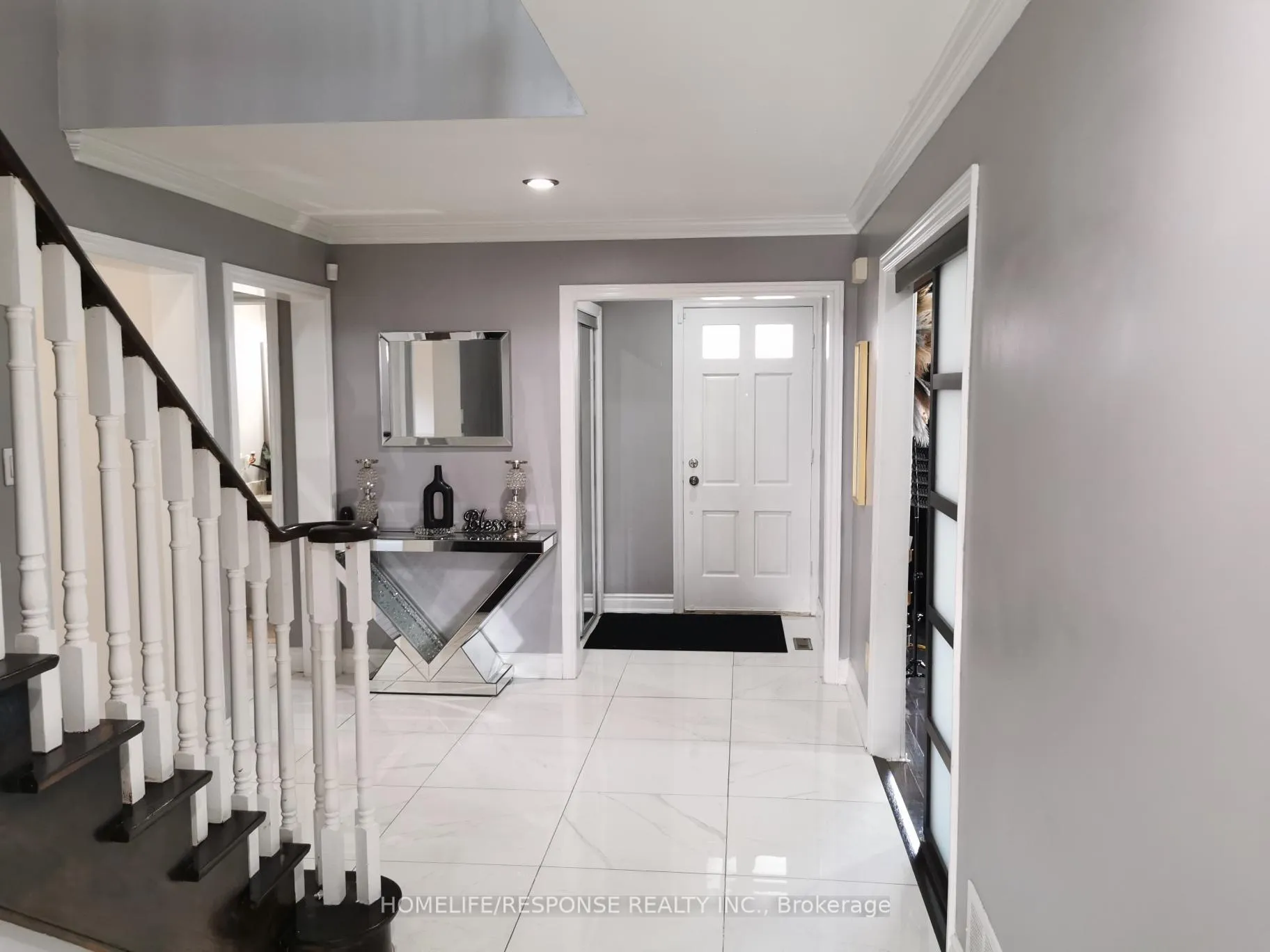 Photo 3 of 16 Cochrane Avenue, Brampton, Heart Lake East — HOMEH