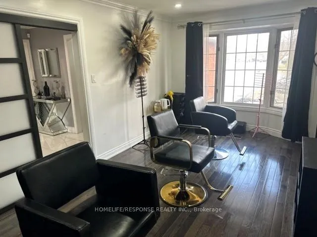 Photo 4 of 16 Cochrane Avenue, Brampton, Heart Lake East — HOMEH