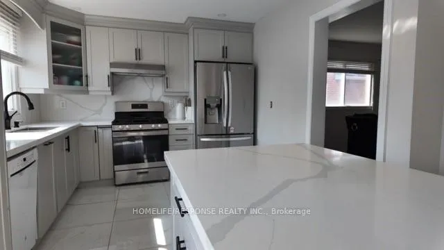 Photo 8 of 16 Cochrane Avenue, Brampton, Heart Lake East — HOMEH