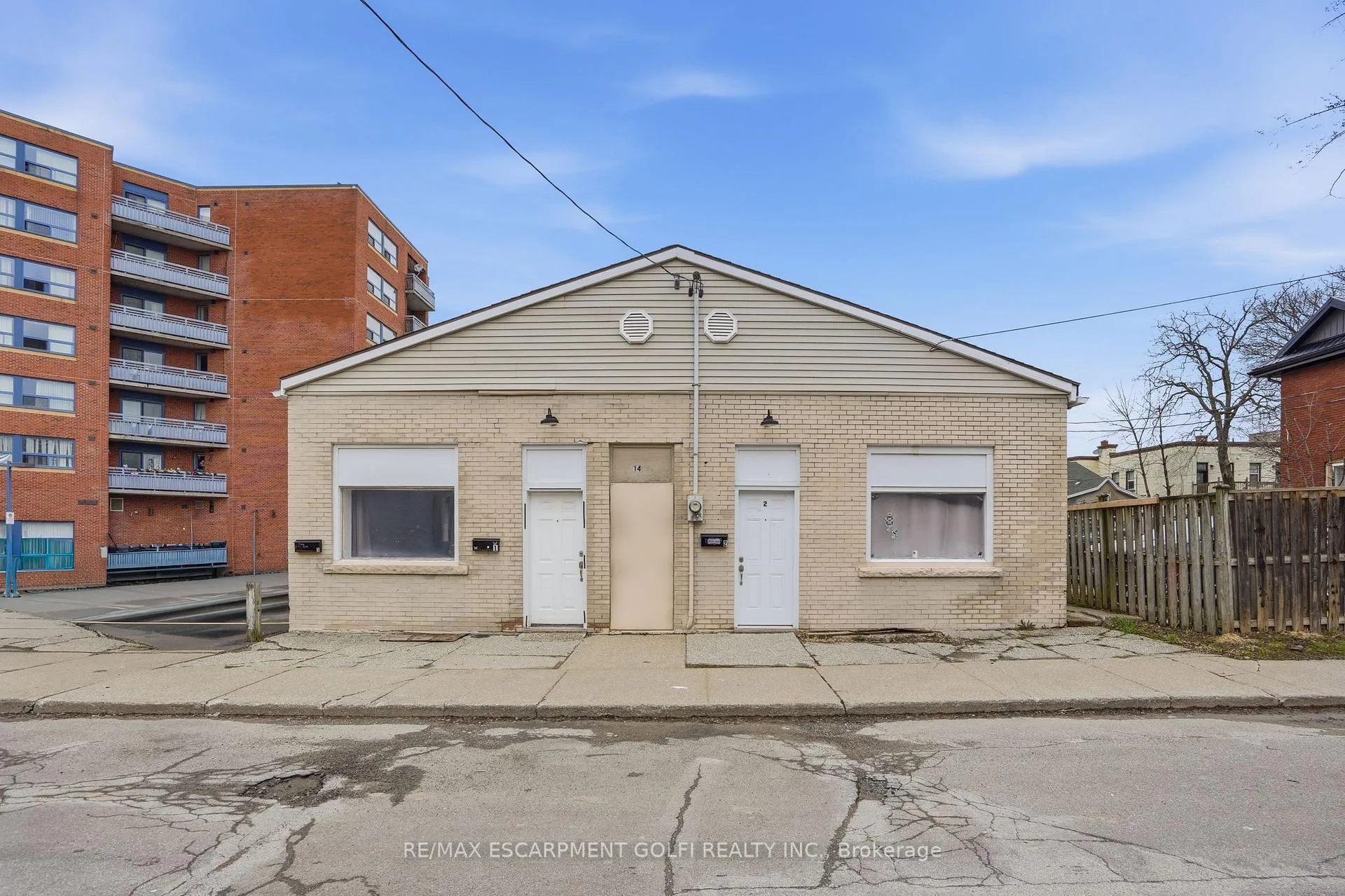 Photo 1 of 14 Avenue Place, Welland, Welland Downtown — HOMEH