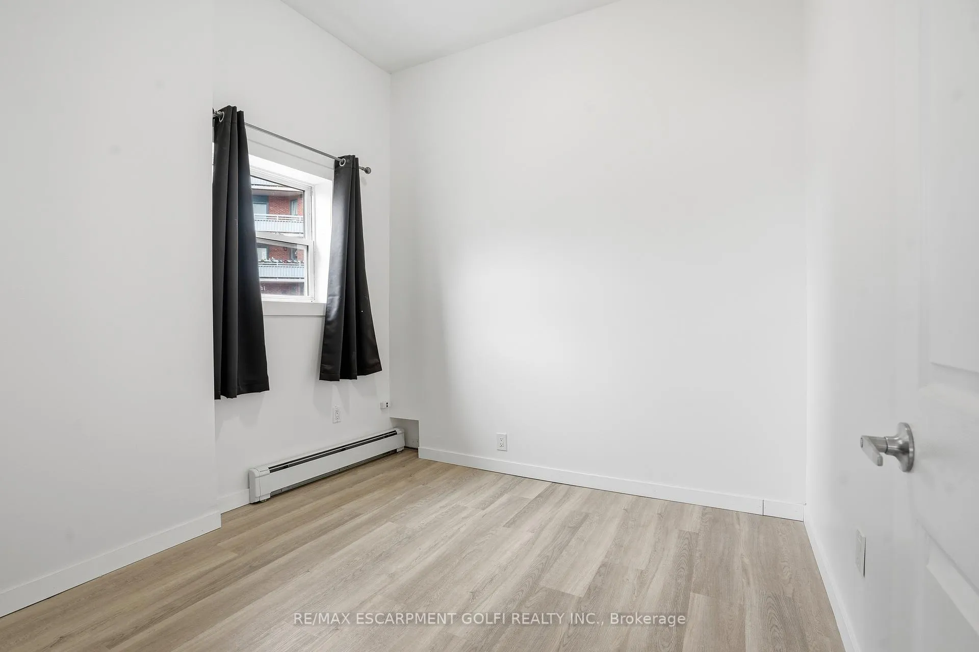 Photo 6 of 14 Avenue Place, Welland, Welland Downtown — HOMEH