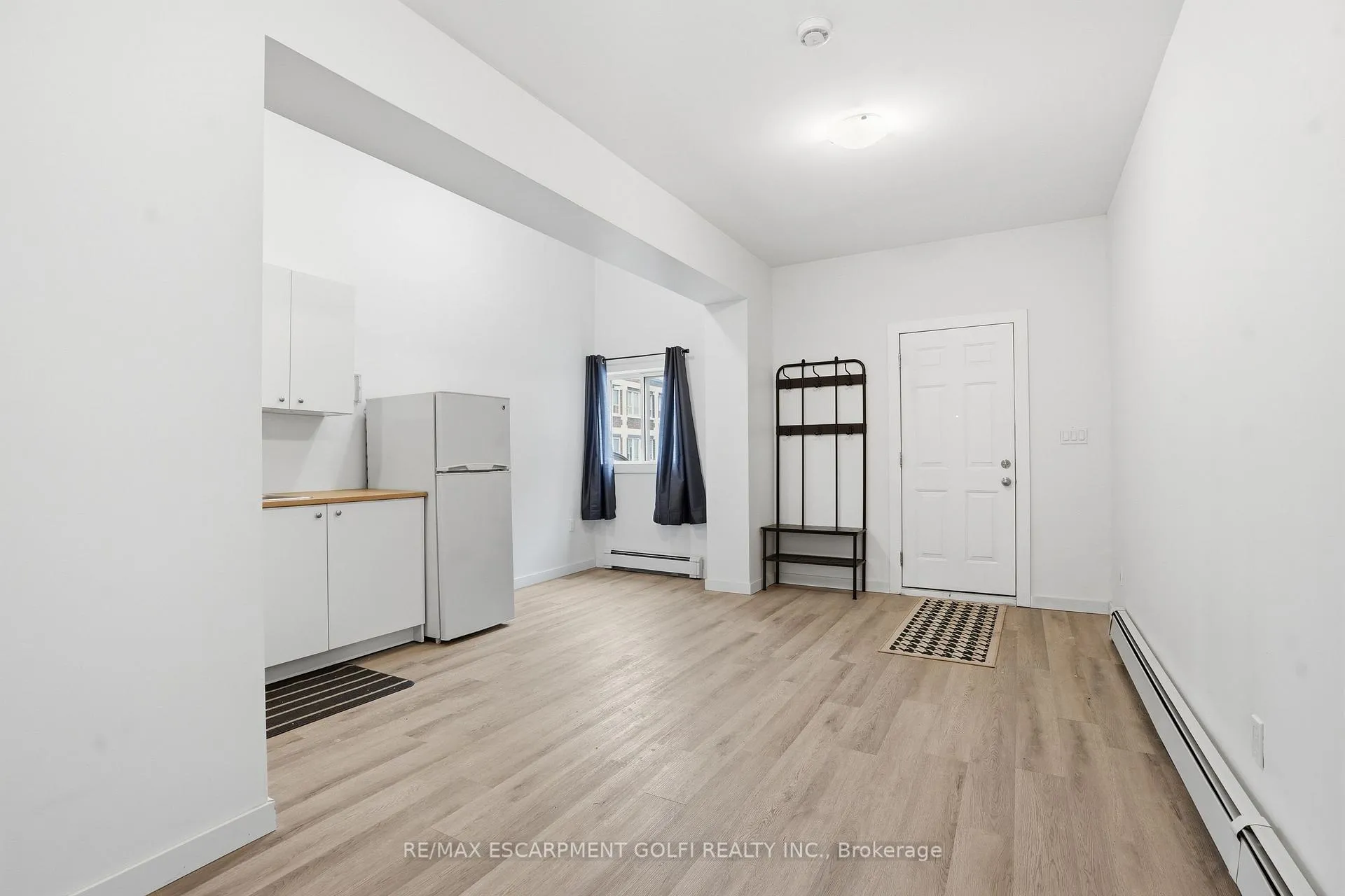Photo 9 of 14 Avenue Place, Welland, Welland Downtown — HOMEH