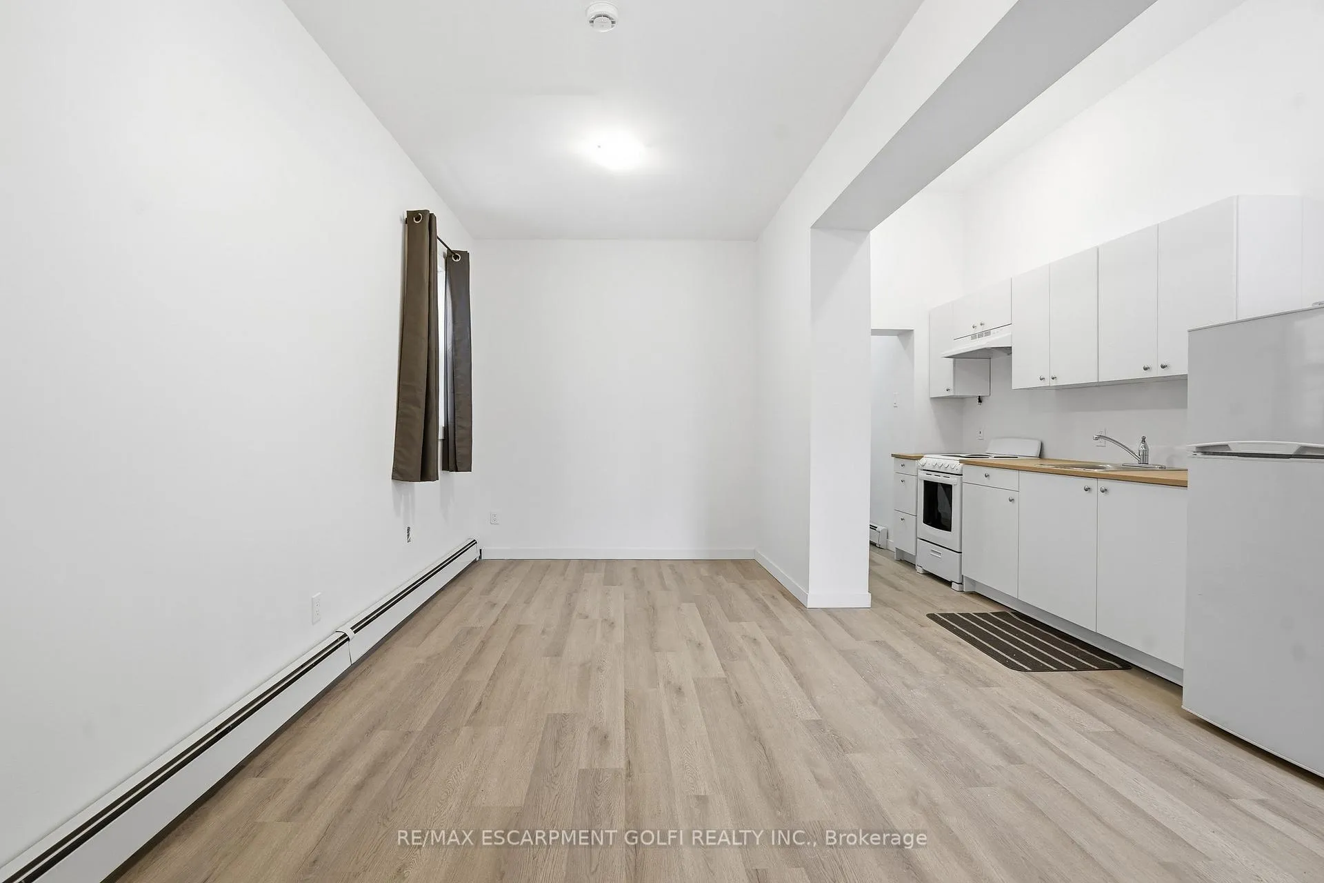 Photo 10 of 14 Avenue Place, Welland, Welland Downtown — HOMEH