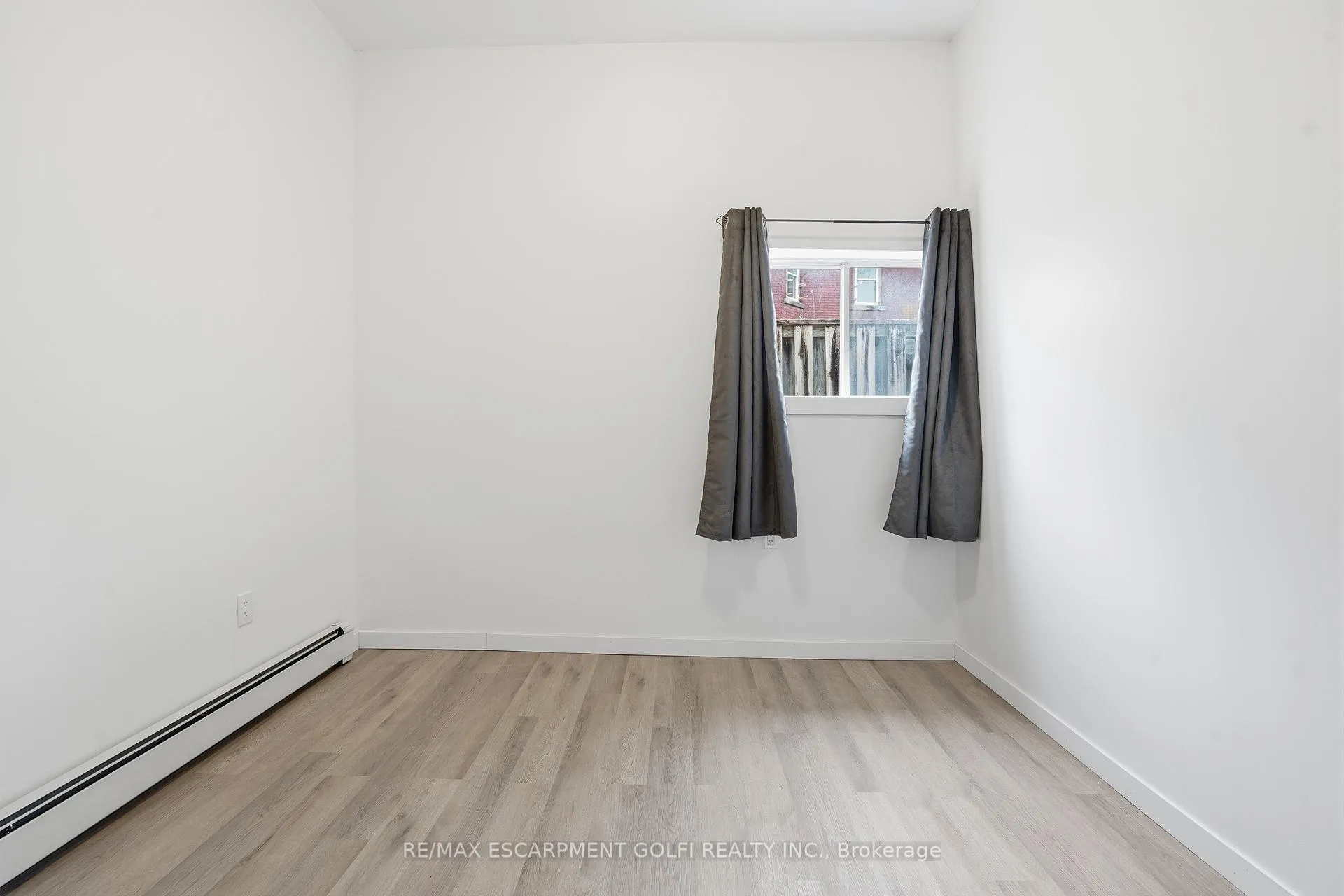 Photo 13 of 14 Avenue Place, Welland, Welland Downtown — HOMEH