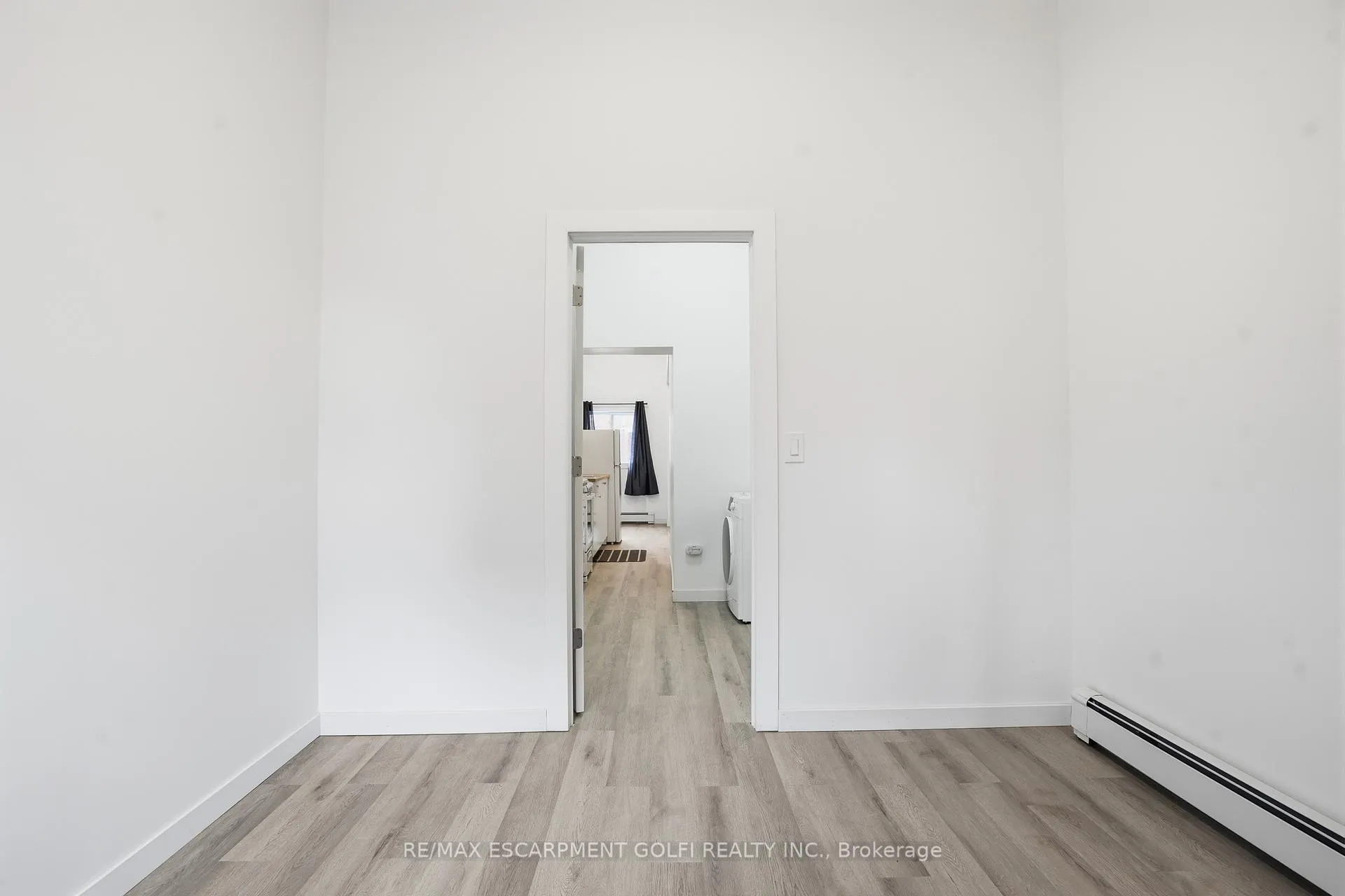 Photo 14 of 14 Avenue Place, Welland, Welland Downtown — HOMEH
