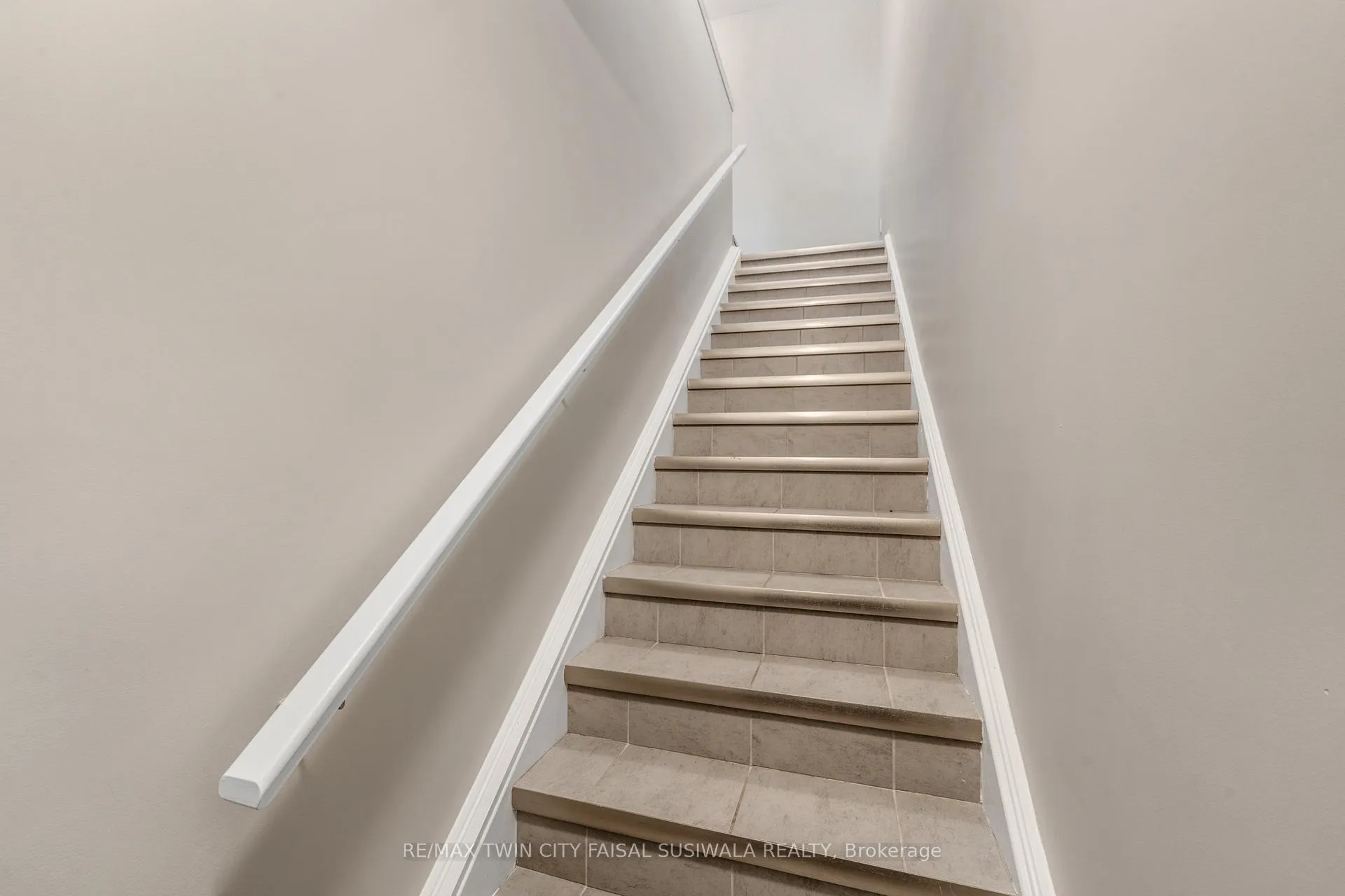 Photo 3 of 52 Wheat Lane, Kitchener — HOMEH