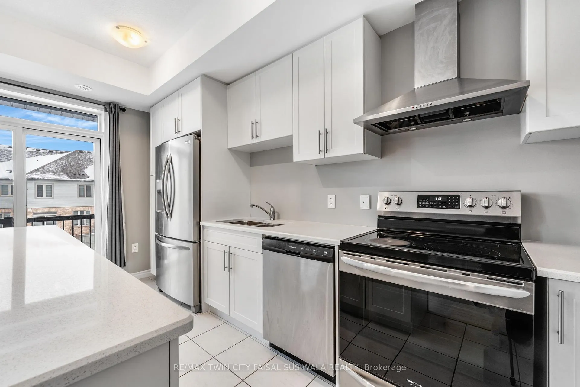 Photo 6 of 52 Wheat Lane, Kitchener — HOMEH
