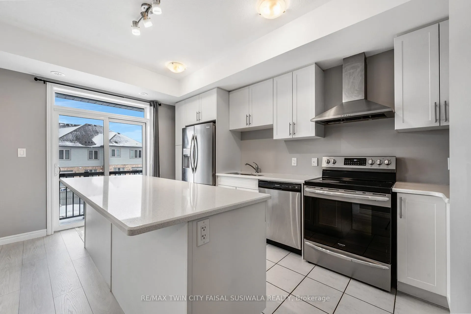 Photo 8 of 52 Wheat Lane, Kitchener — HOMEH