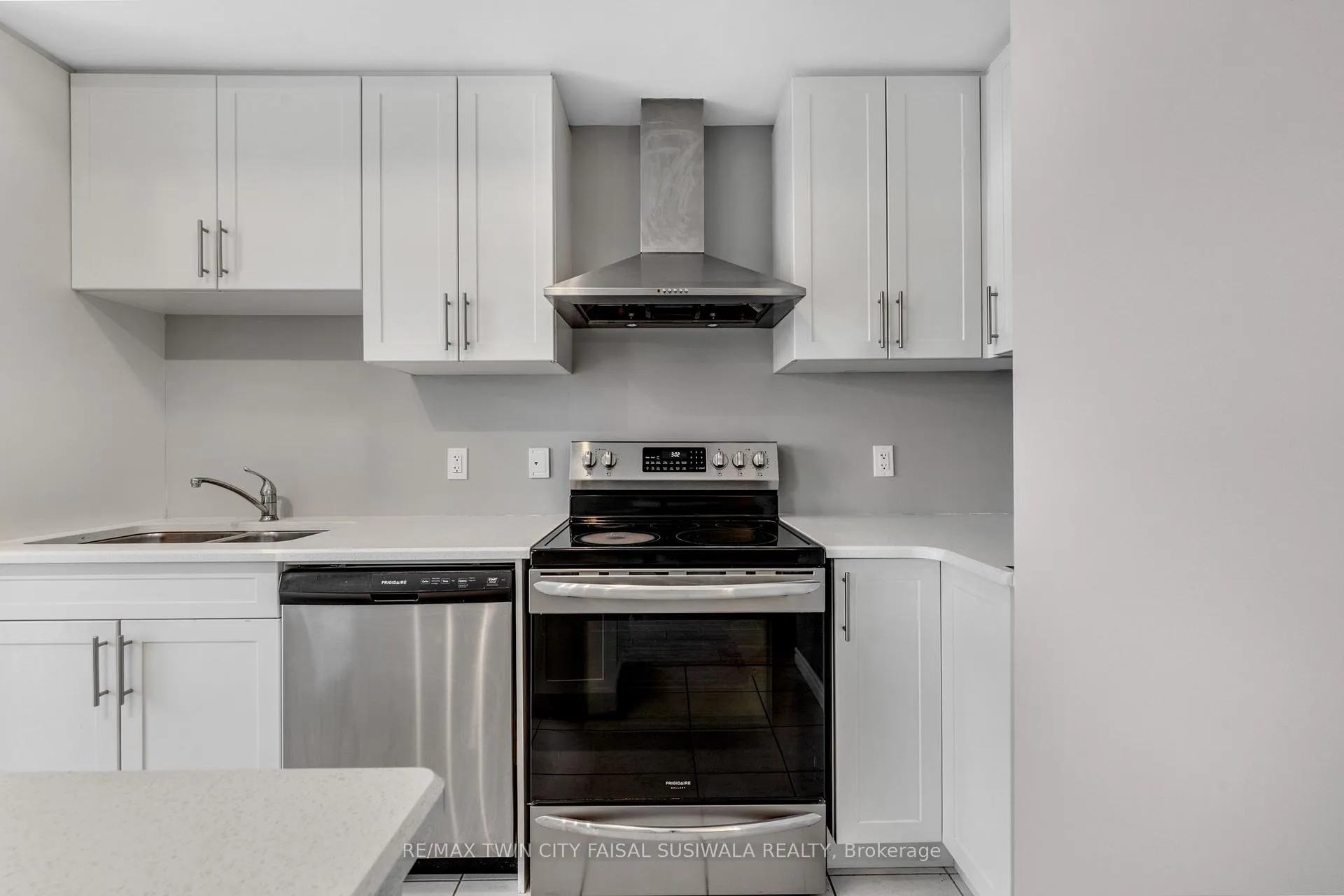 Photo 9 of 52 Wheat Lane, Kitchener — HOMEH