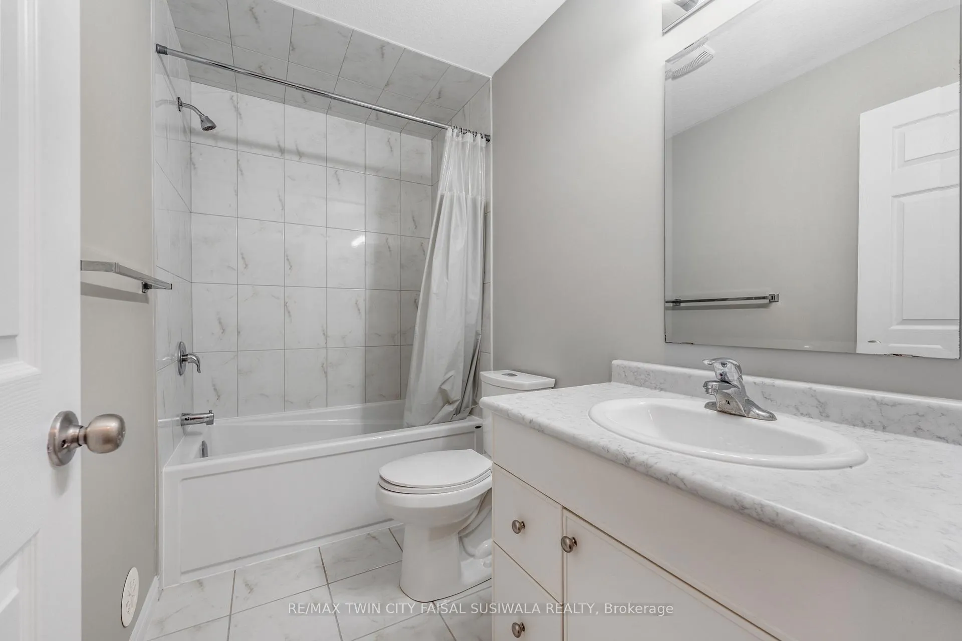 Photo 14 of 52 Wheat Lane, Kitchener — HOMEH