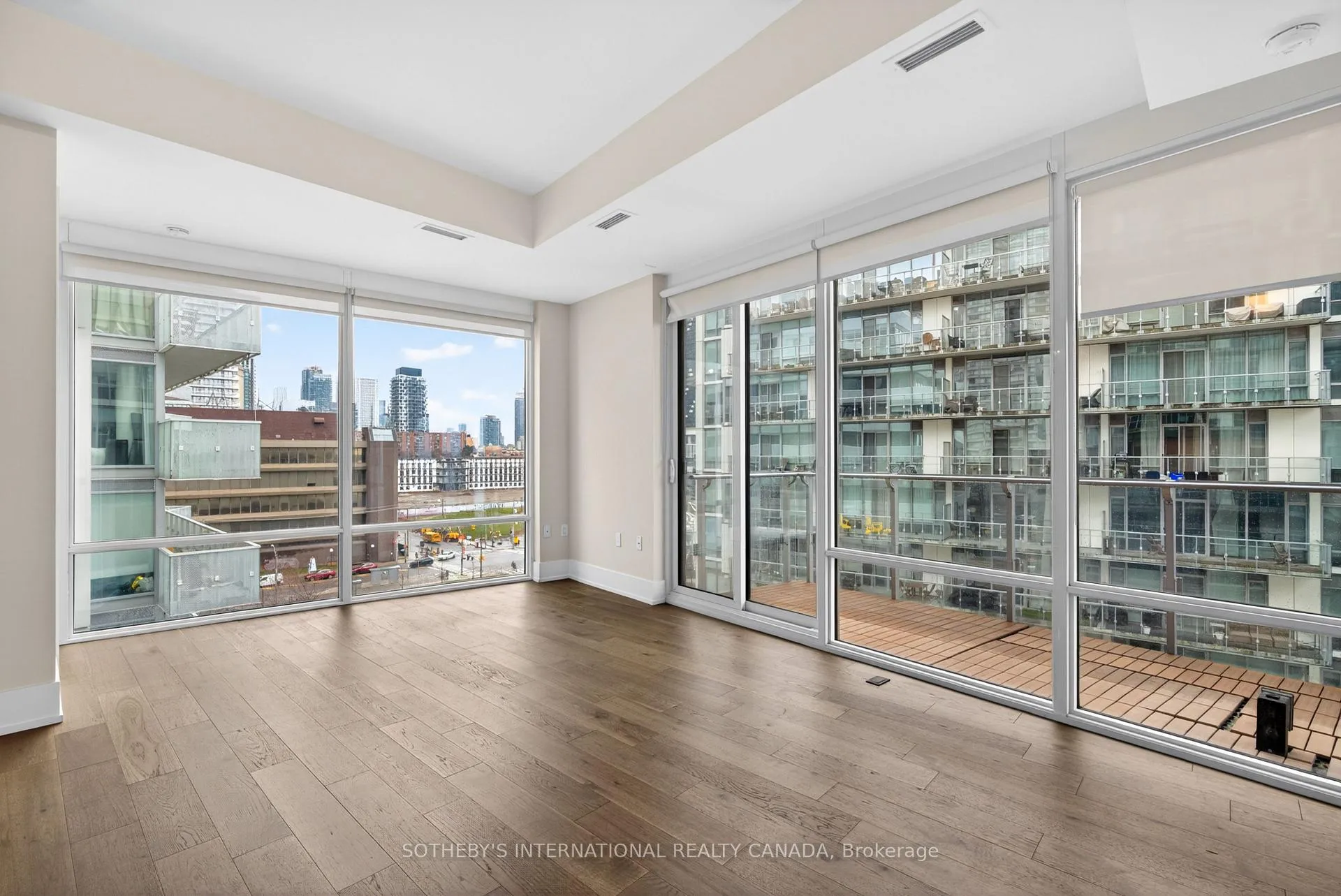 Photo 2 of Unit 701, 29 Queens Quay E, Toronto, Waterfront Communities — HOMEH