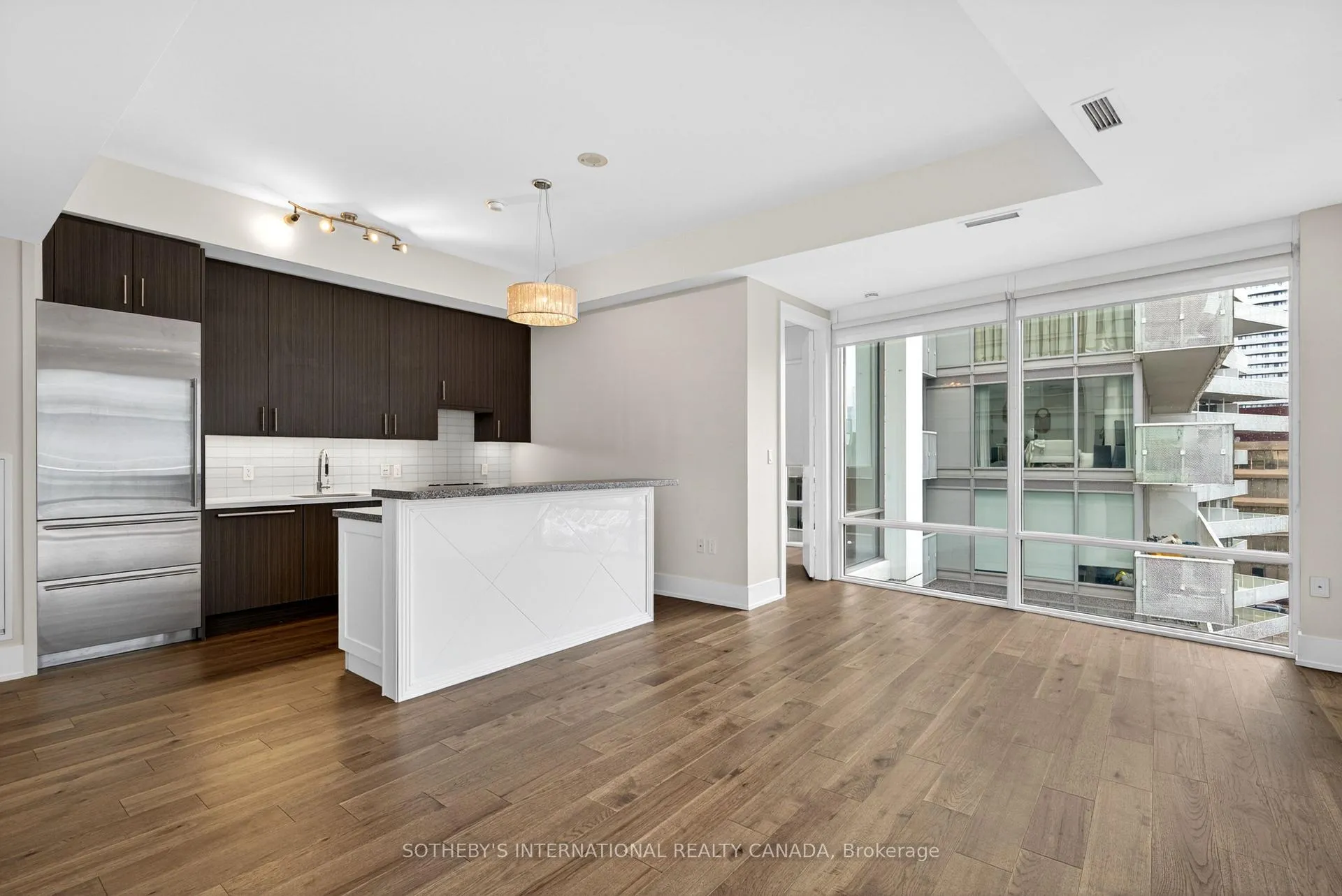 Photo 3 of Unit 701, 29 Queens Quay E, Toronto, Waterfront Communities — HOMEH