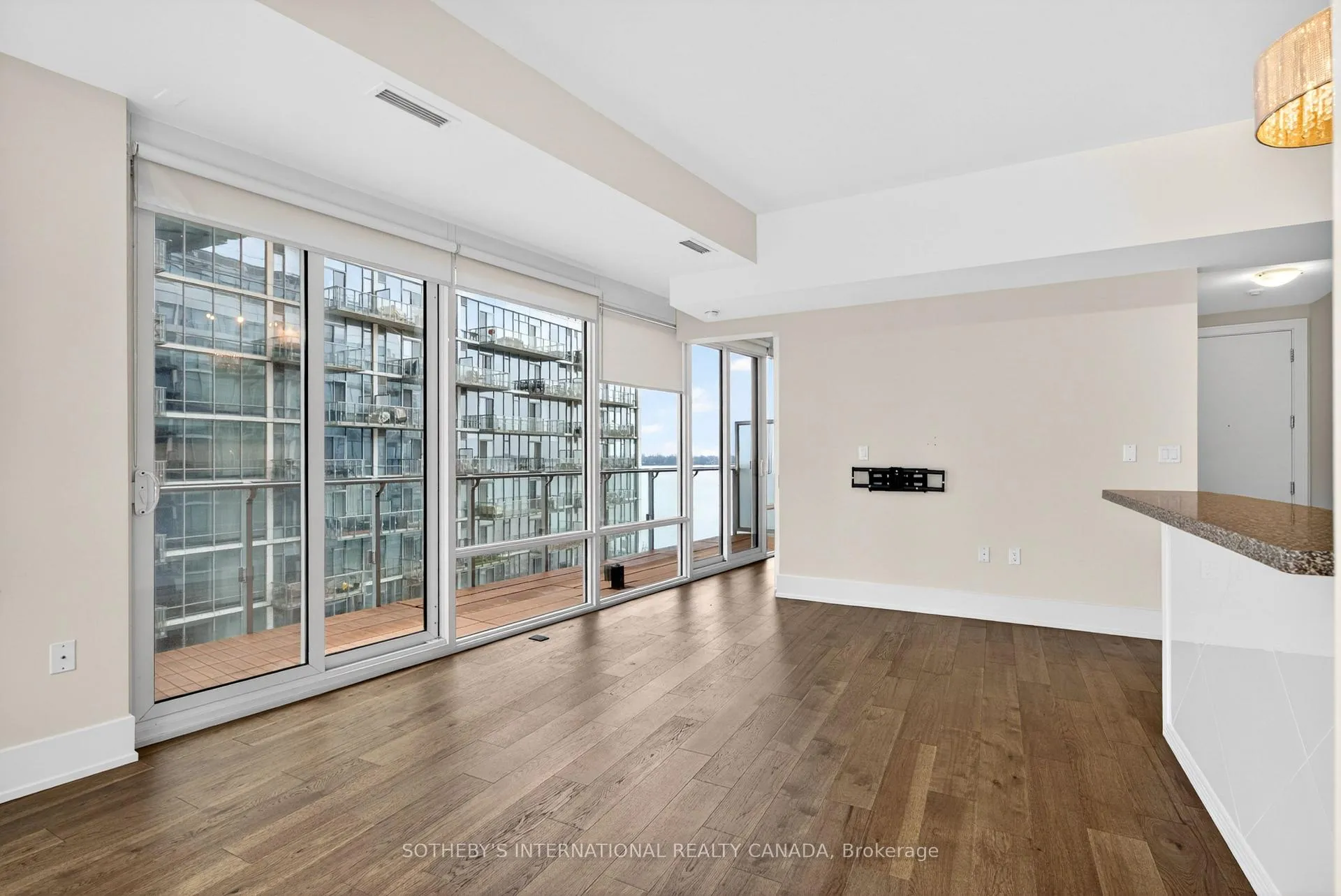 Photo 13 of Unit 701, 29 Queens Quay E, Toronto, Waterfront Communities — HOMEH