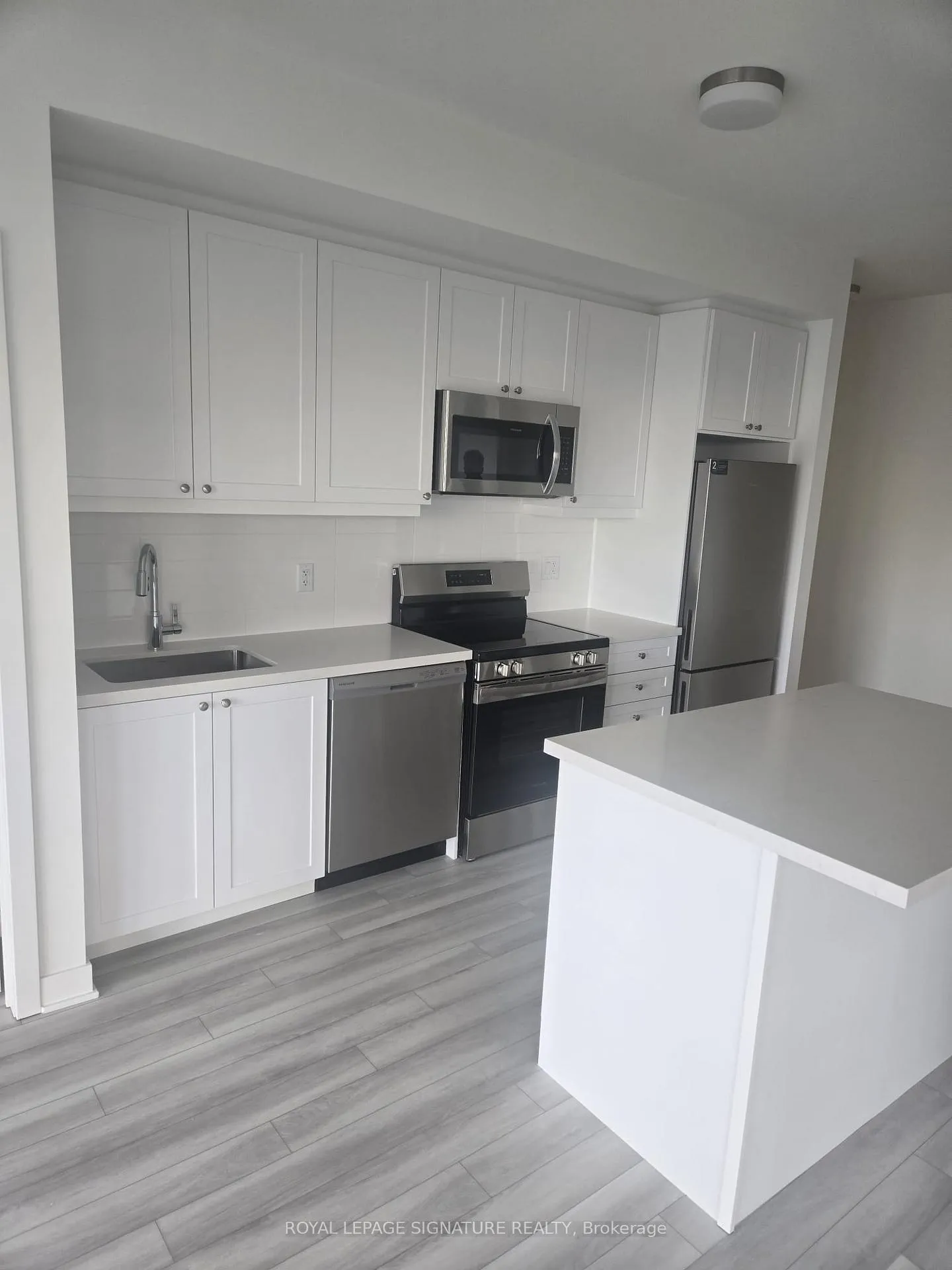 Photo 2 of Unit 105, 51 Clarington Boulevard, Clarington, Bowmanville — HOMEH