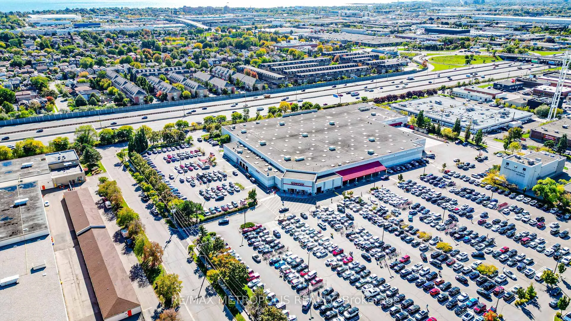 Photo 4 of Unit 720, 801 The Queensway, Etobicoke, Stonegate-Queensway — HOMEH