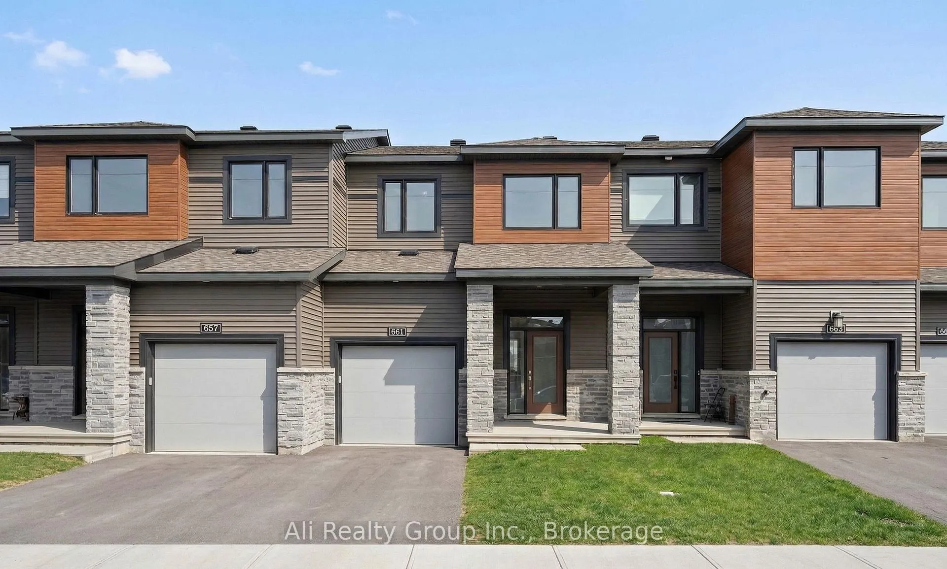 Photo 1 of 661 Hamsa Street, Ottawa, Barrhaven - Heritage Park — HOMEH