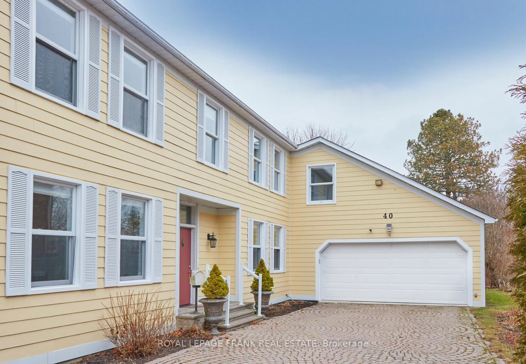 Photo 2 of 40 Tremaine Terrace, Cobourg — HOMEH