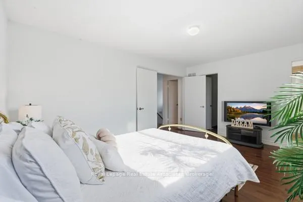 Photo 21 of 115 Coles Avenue, Vaughan, Vaughan Grove — HOMEH